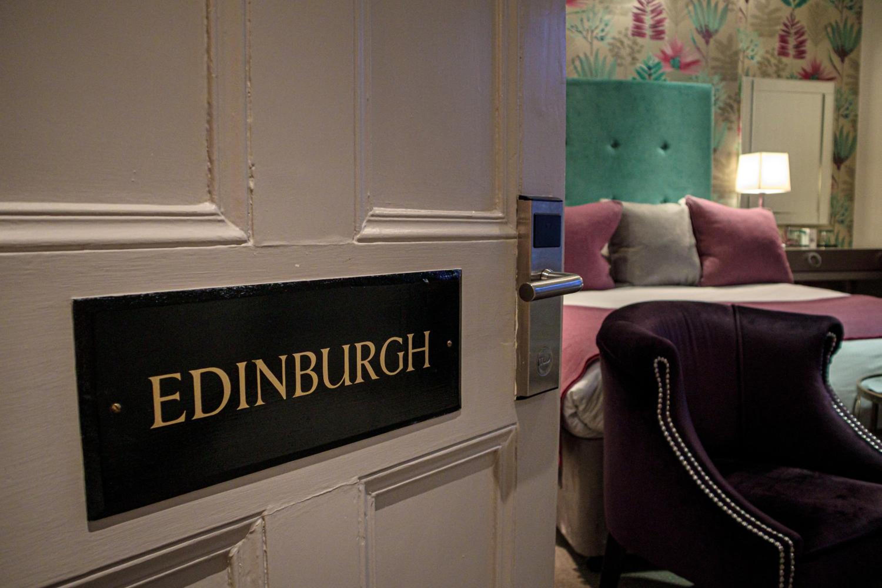 Comfy King Room - Photo 14