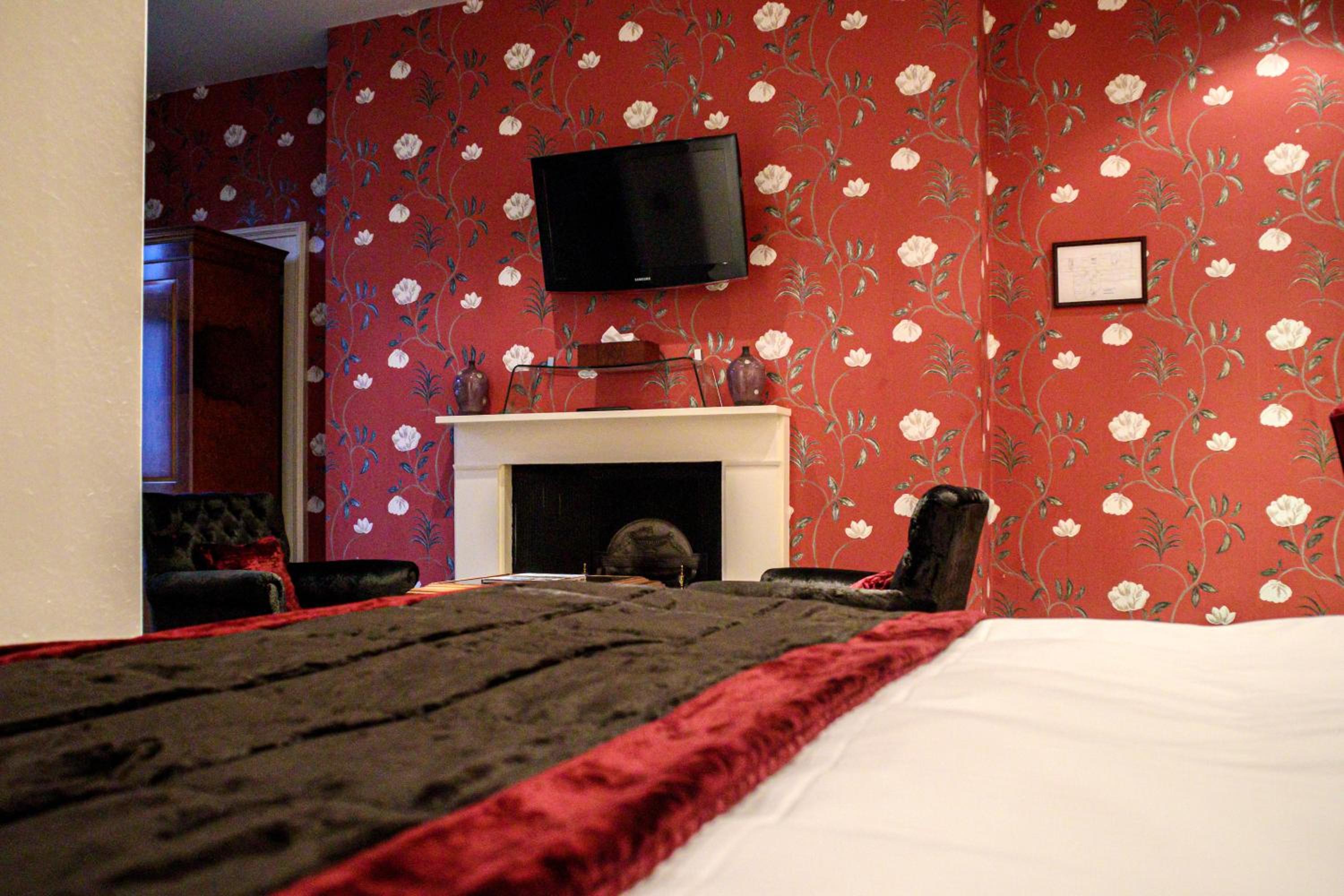Comfy King Room - Photo 13