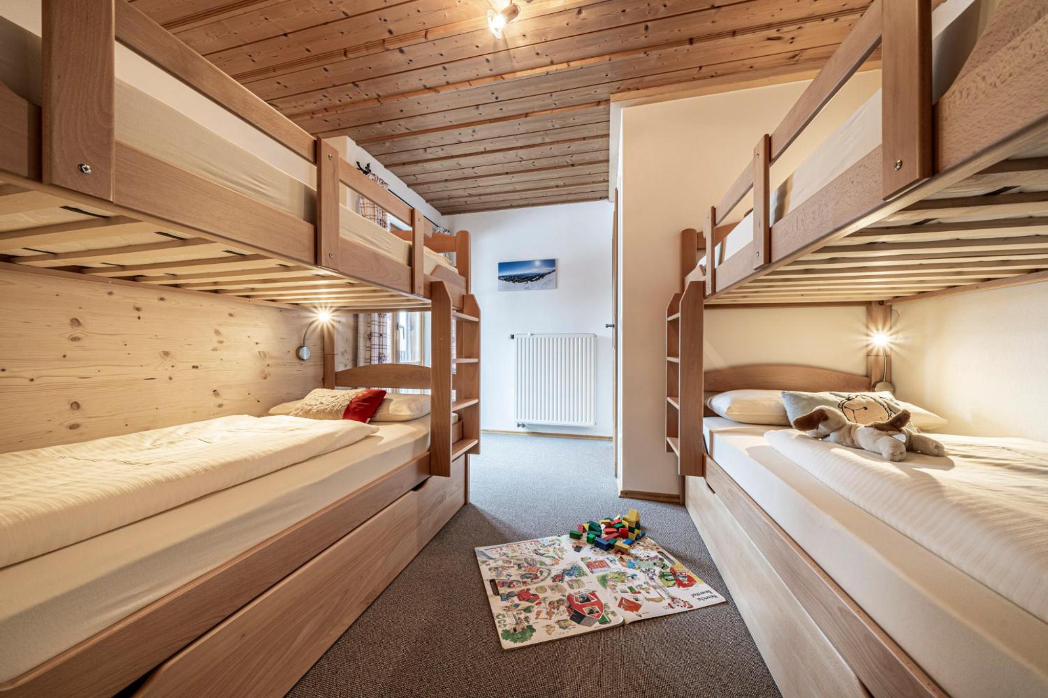 Two-Bedroom Apartment with Mountain View photo 2
