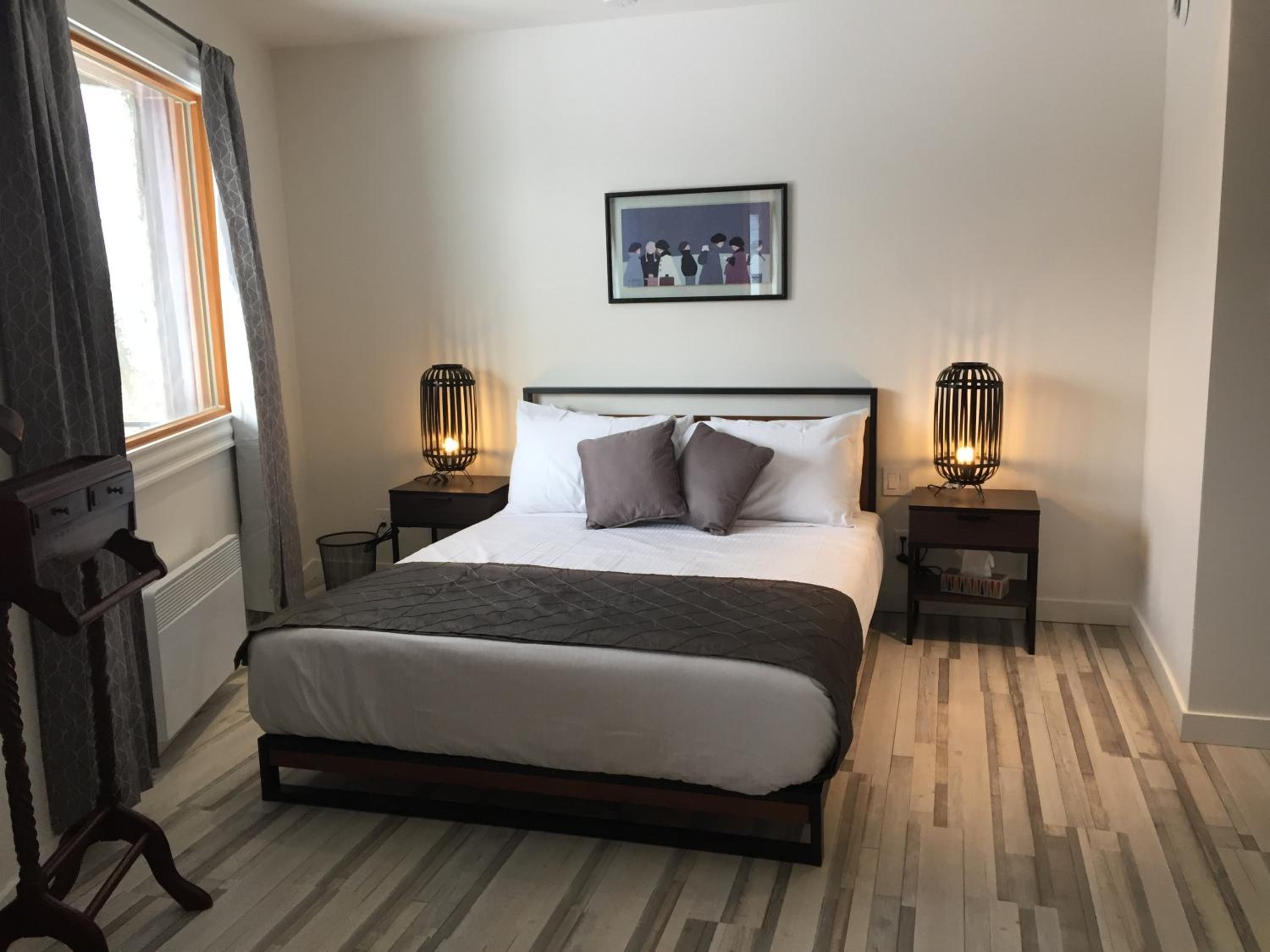 Deluxe Queen Suite