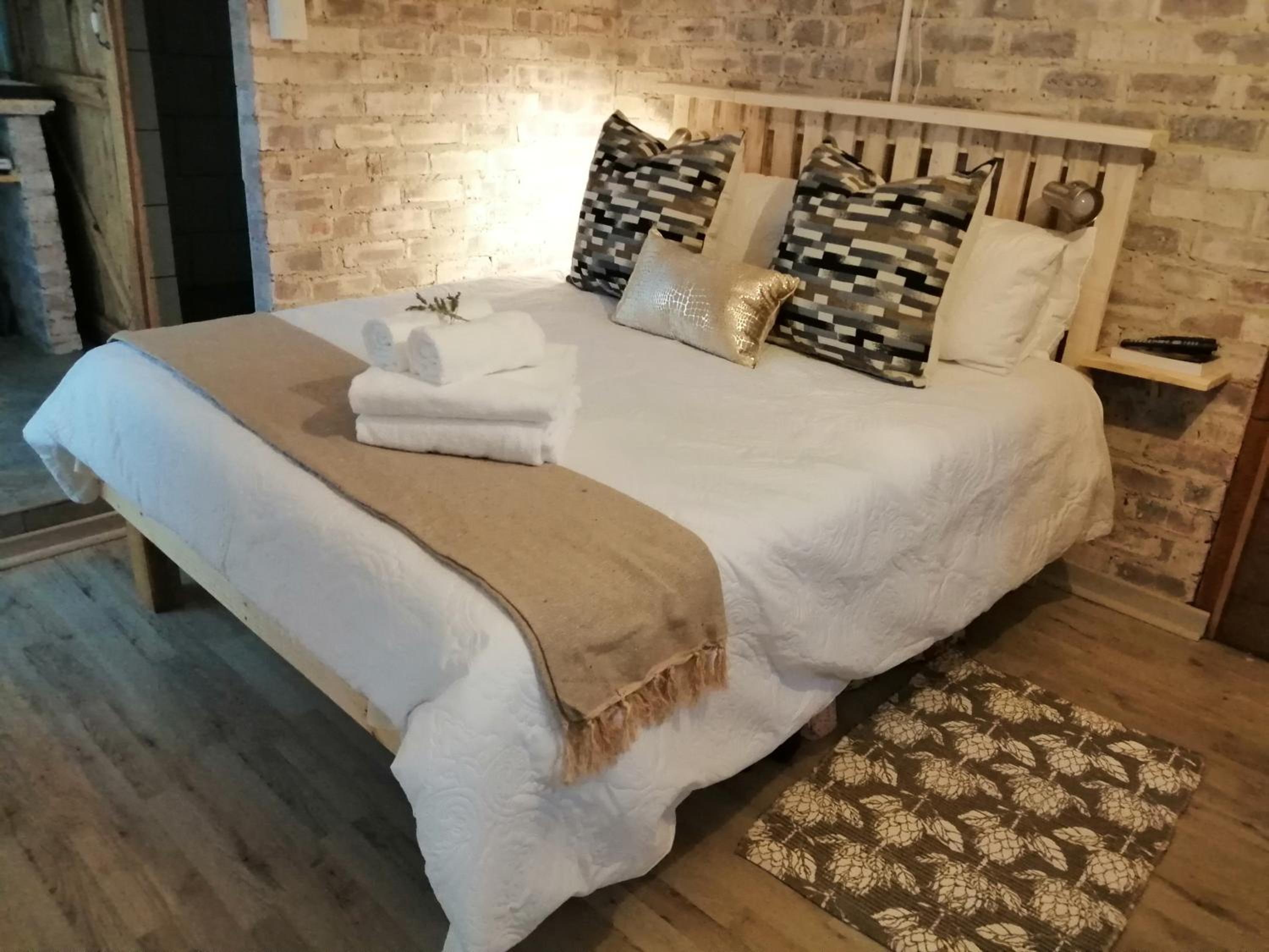 One-Bedroom Apartment - Photo 1