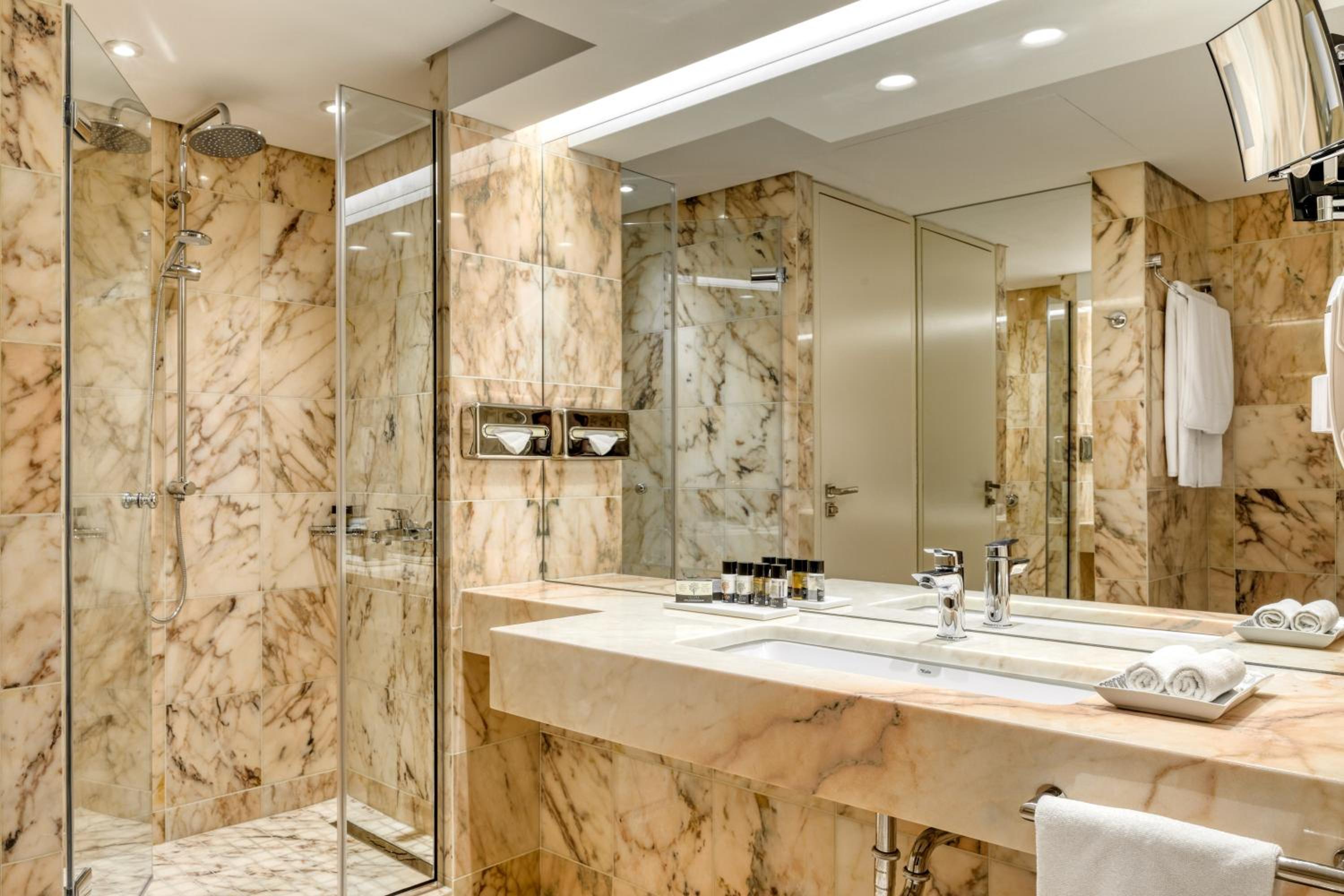 Executive Suite - Photo 4