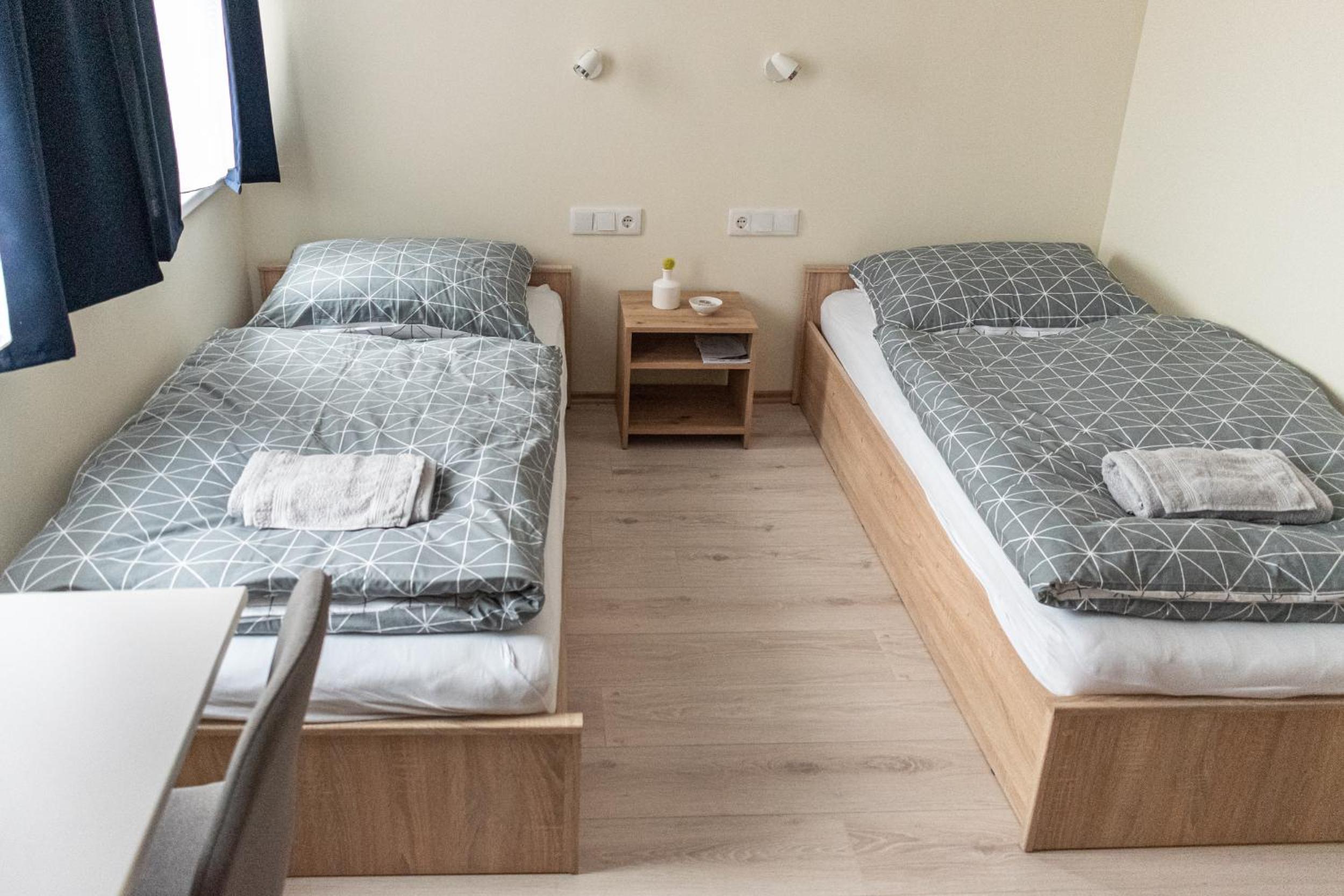 Twin Room with Private Bathroom - Photo 2
