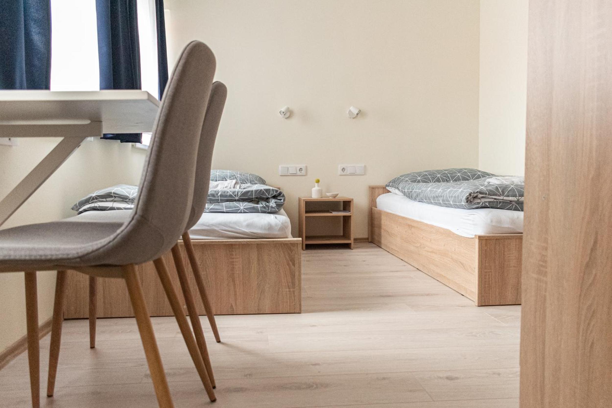 Twin Room with Private Bathroom - Photo 3