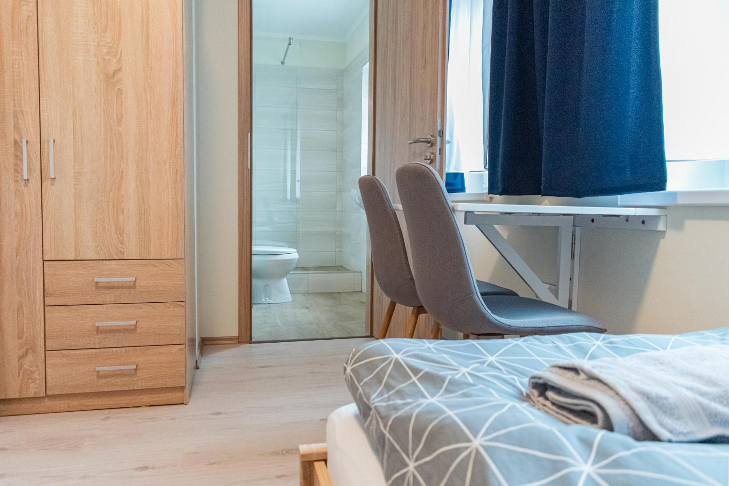 Twin Room with Private Bathroom - Photo 4