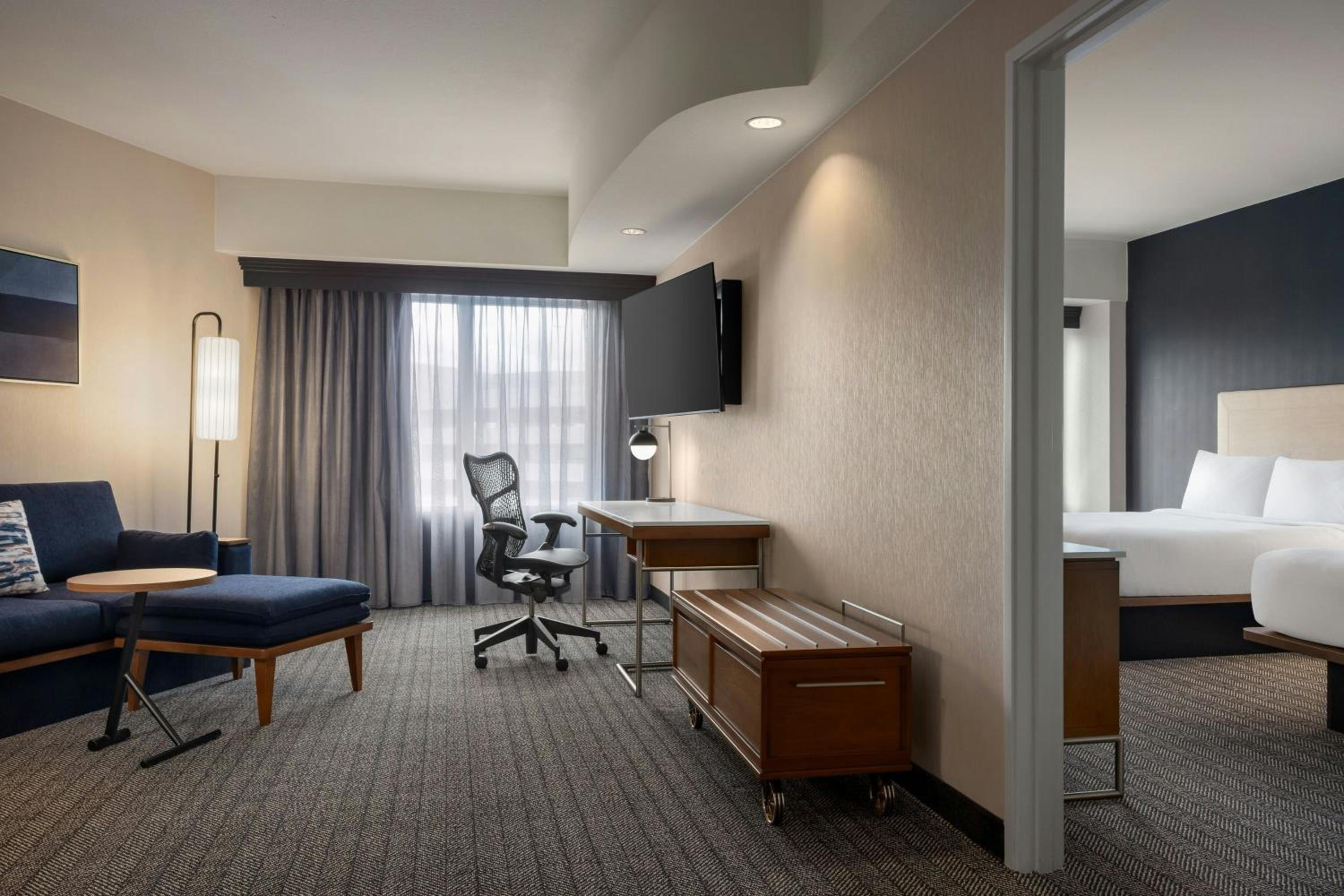 One-Bedroom Queen Suite with Two Queen Beds, Bathtub and Sofa Bed - Mobility Access/Hearing Accessible