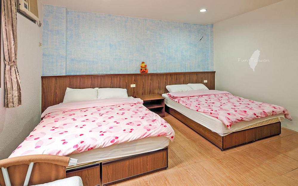 Quadruple Room with Private Bathroom photo 2