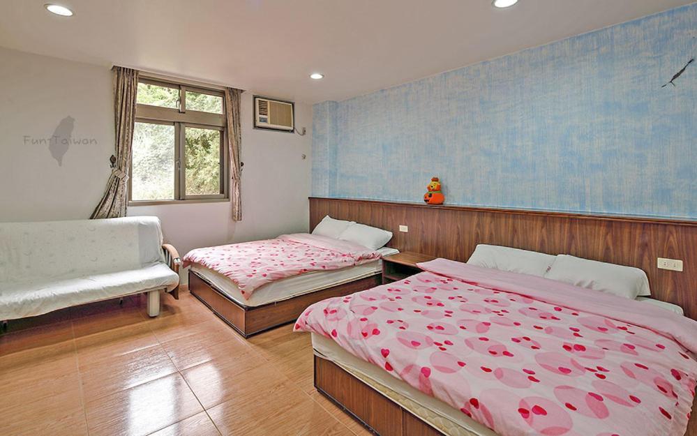 Quadruple Room with Private Bathroom photo 1