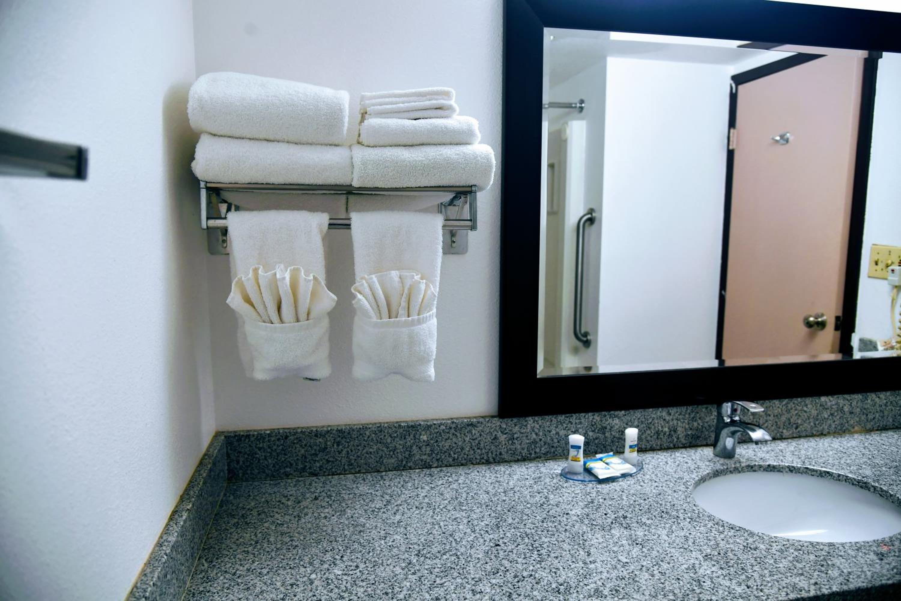 Double Room with Two Double Beds - Non-Smoking - Photo 3