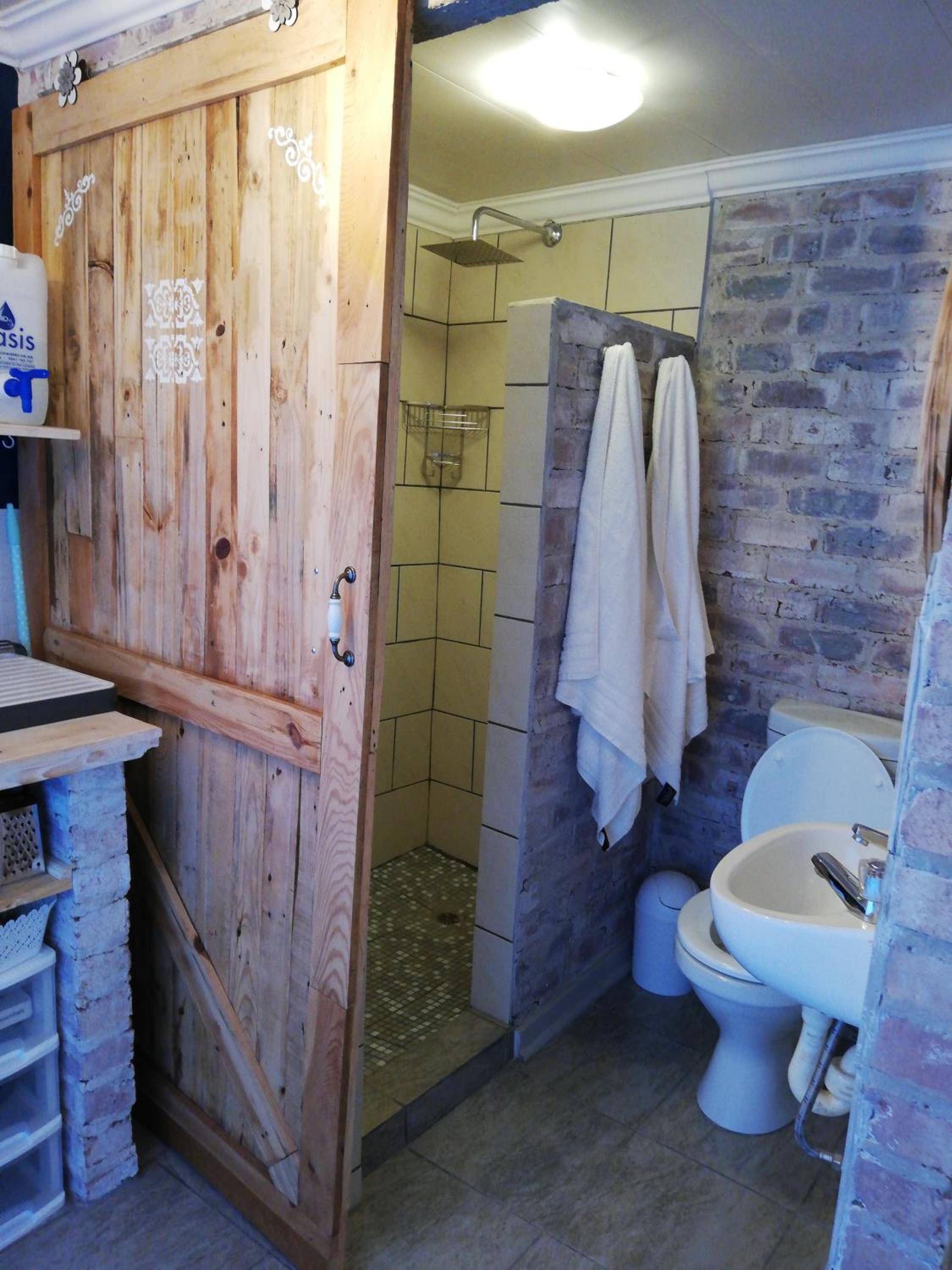 One-Bedroom Apartment - Photo 3