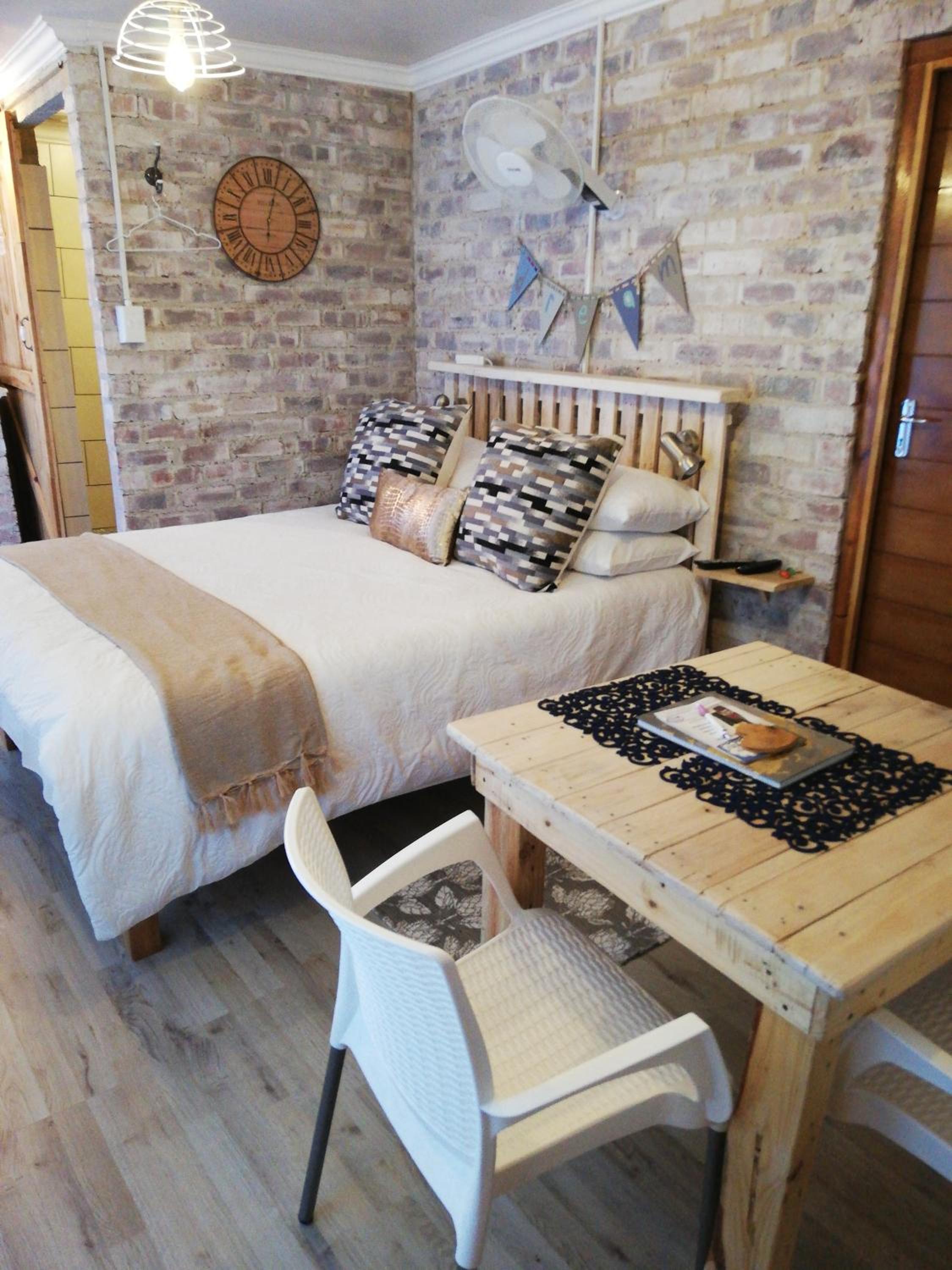 One-Bedroom Apartment - Photo 4