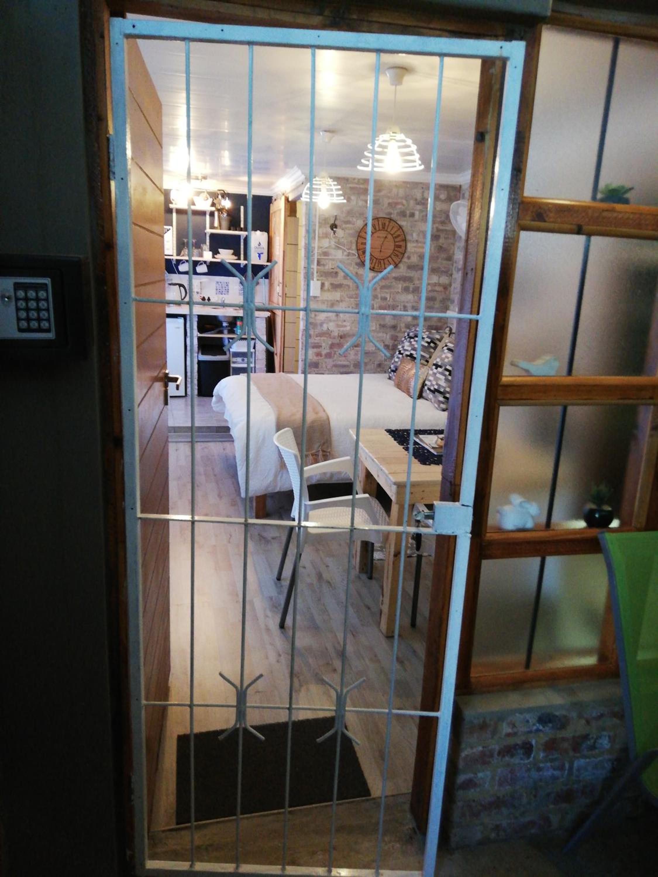 One-Bedroom Apartment - Photo 6
