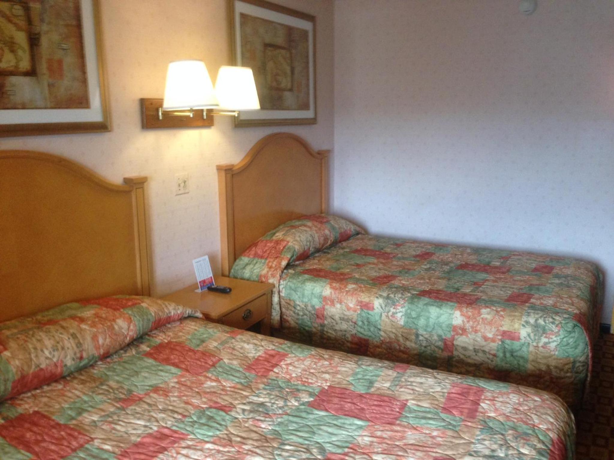  Deluxe Queen Room with Two Queen Beds - Photo 5