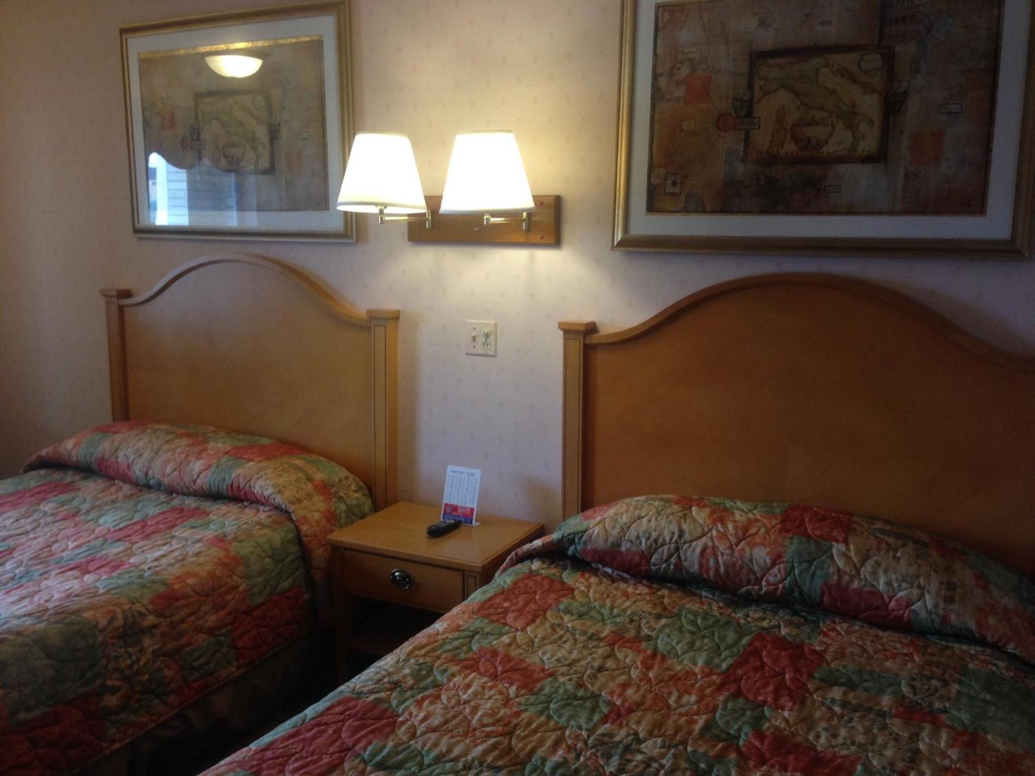  Deluxe Queen Room with Two Queen Beds - Photo 4