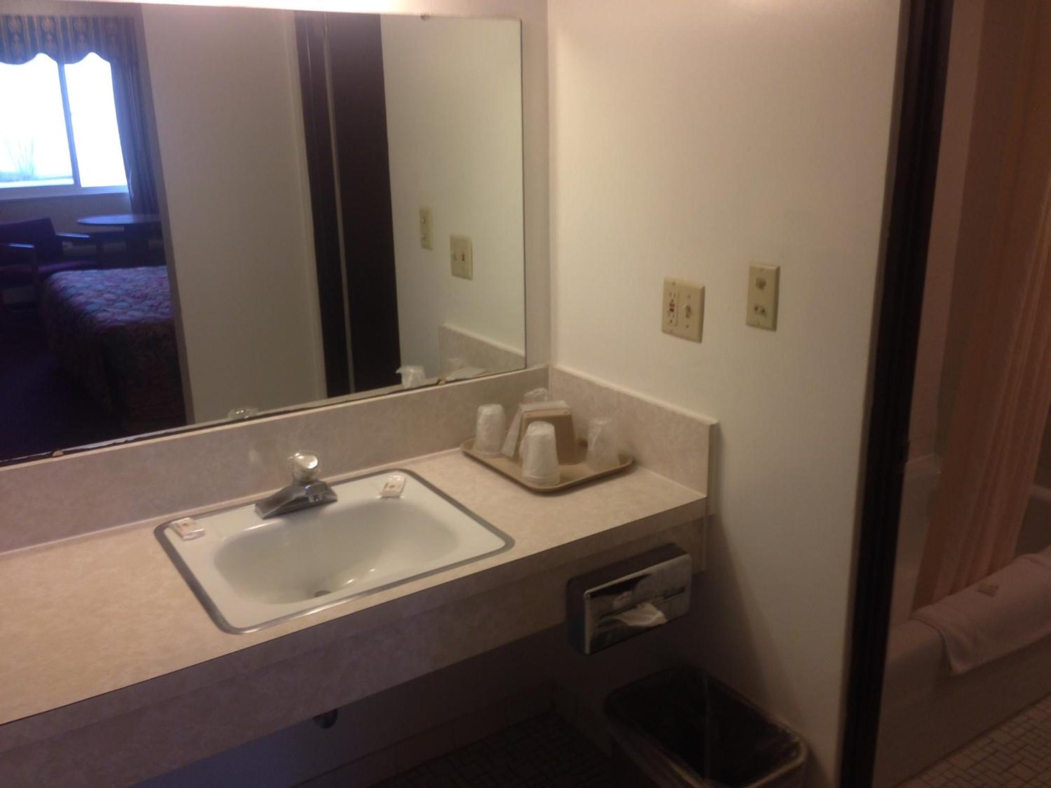  Deluxe Queen Room with Two Queen Beds - Photo 2