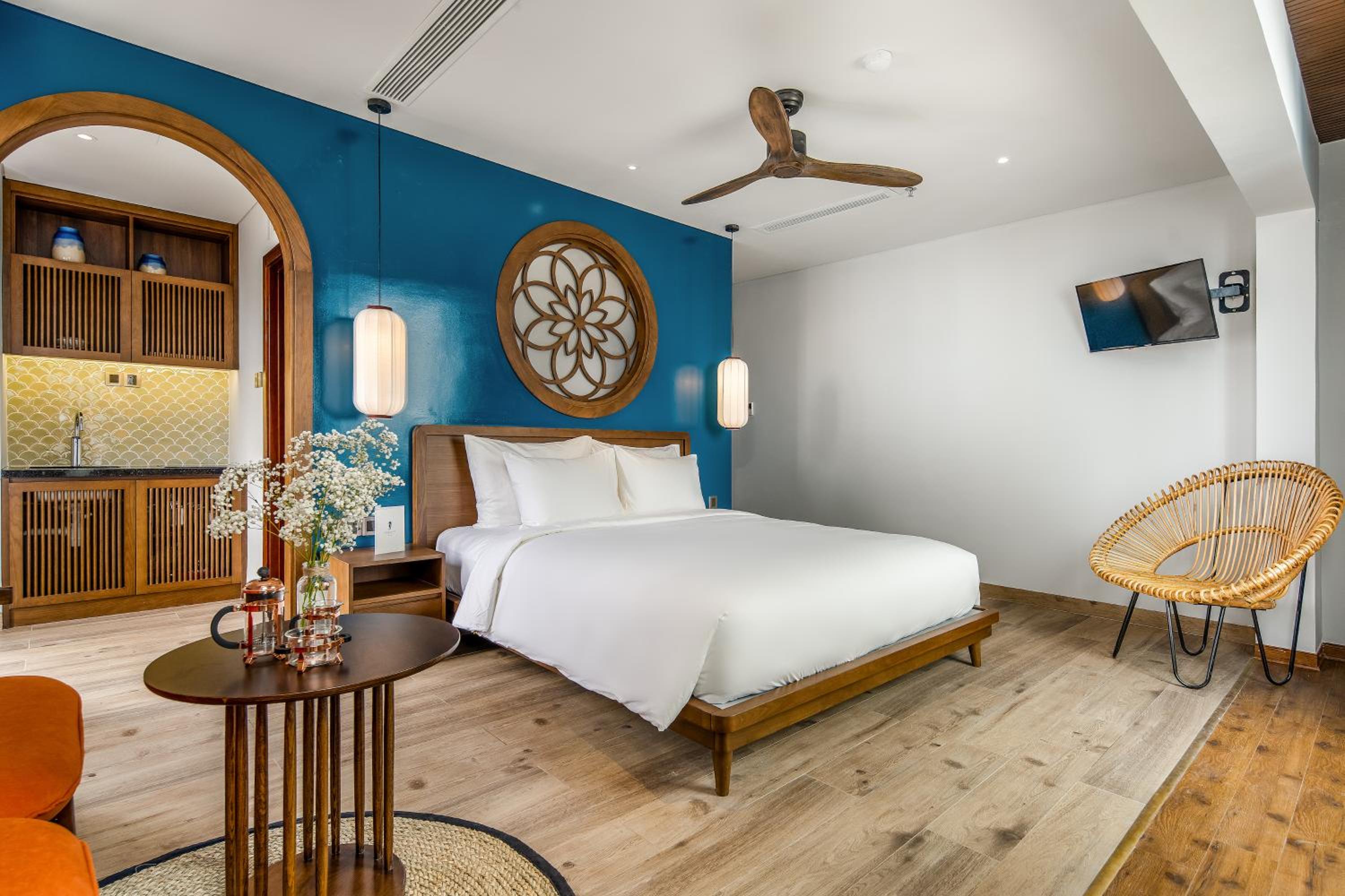 Suite with City View - Photo 10