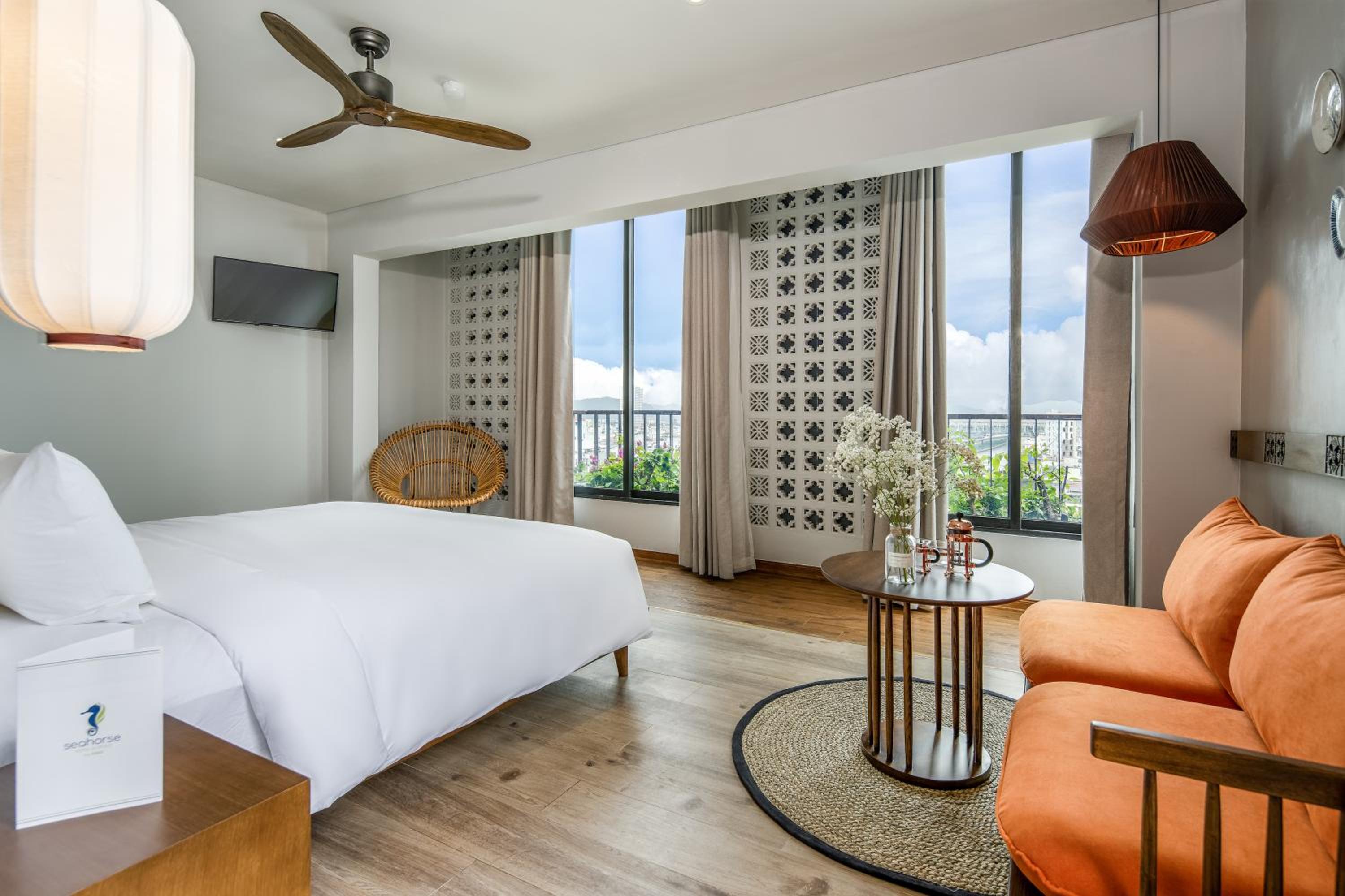 Suite with City View - Photo 7