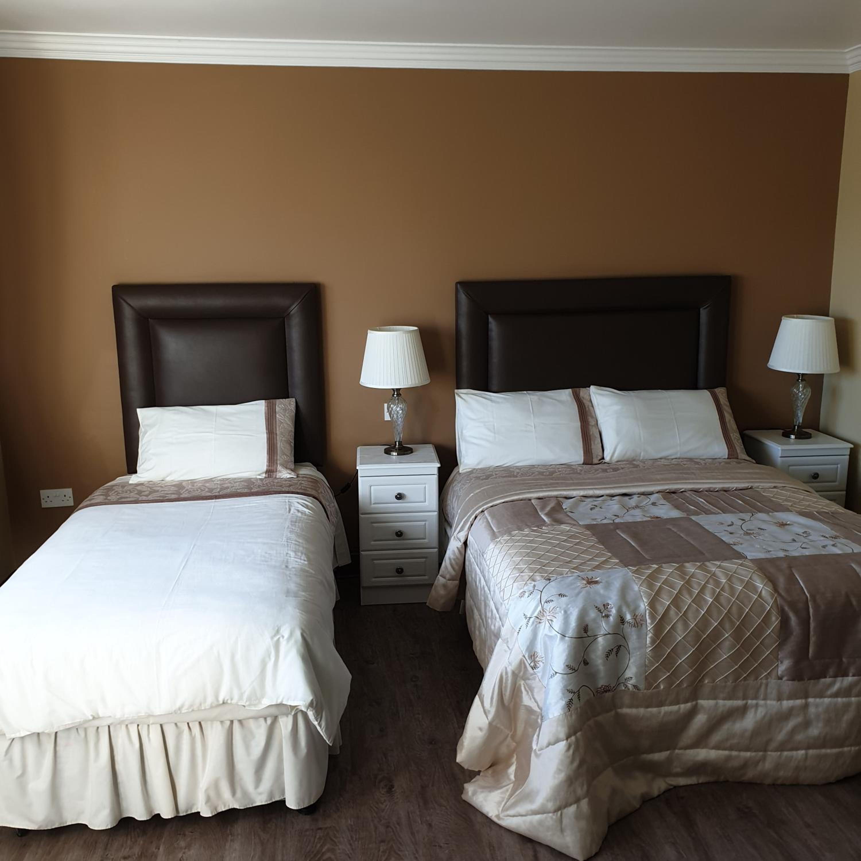 Triple Room with Private Bathroom - Photo 2