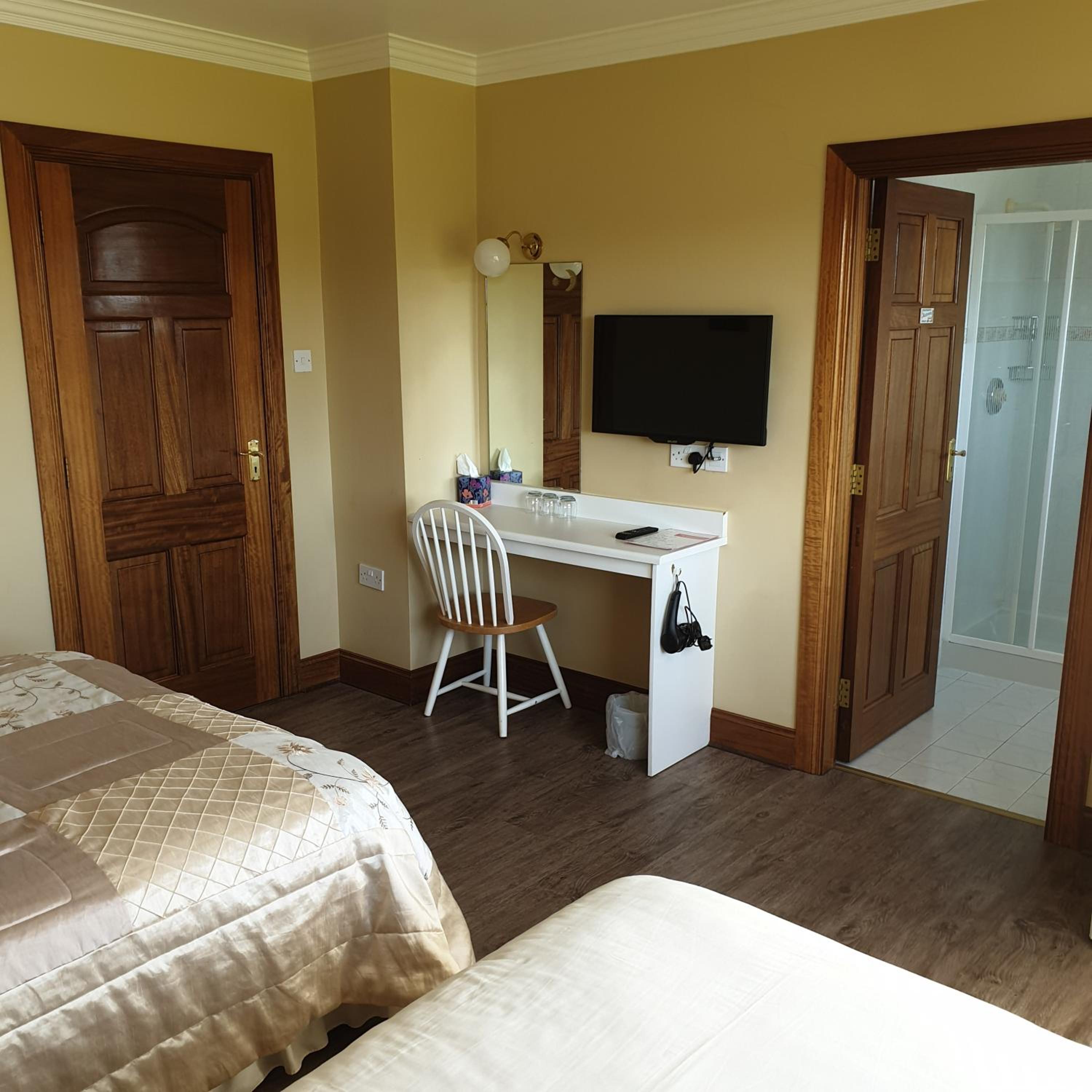 Triple Room with Private Bathroom - Photo 3