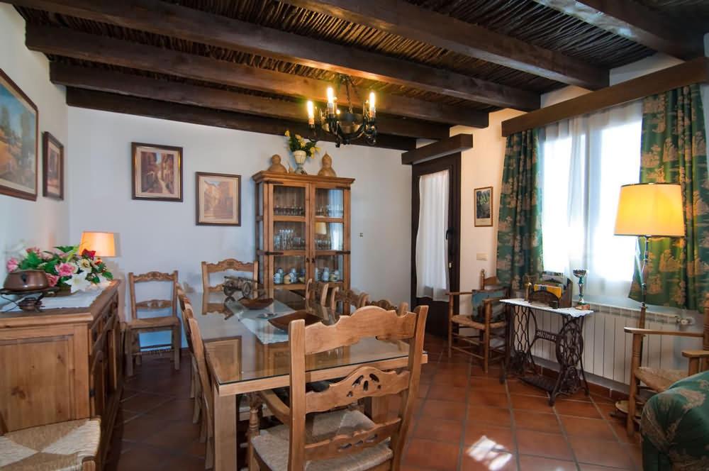Six-Bedroom House - Photo 19