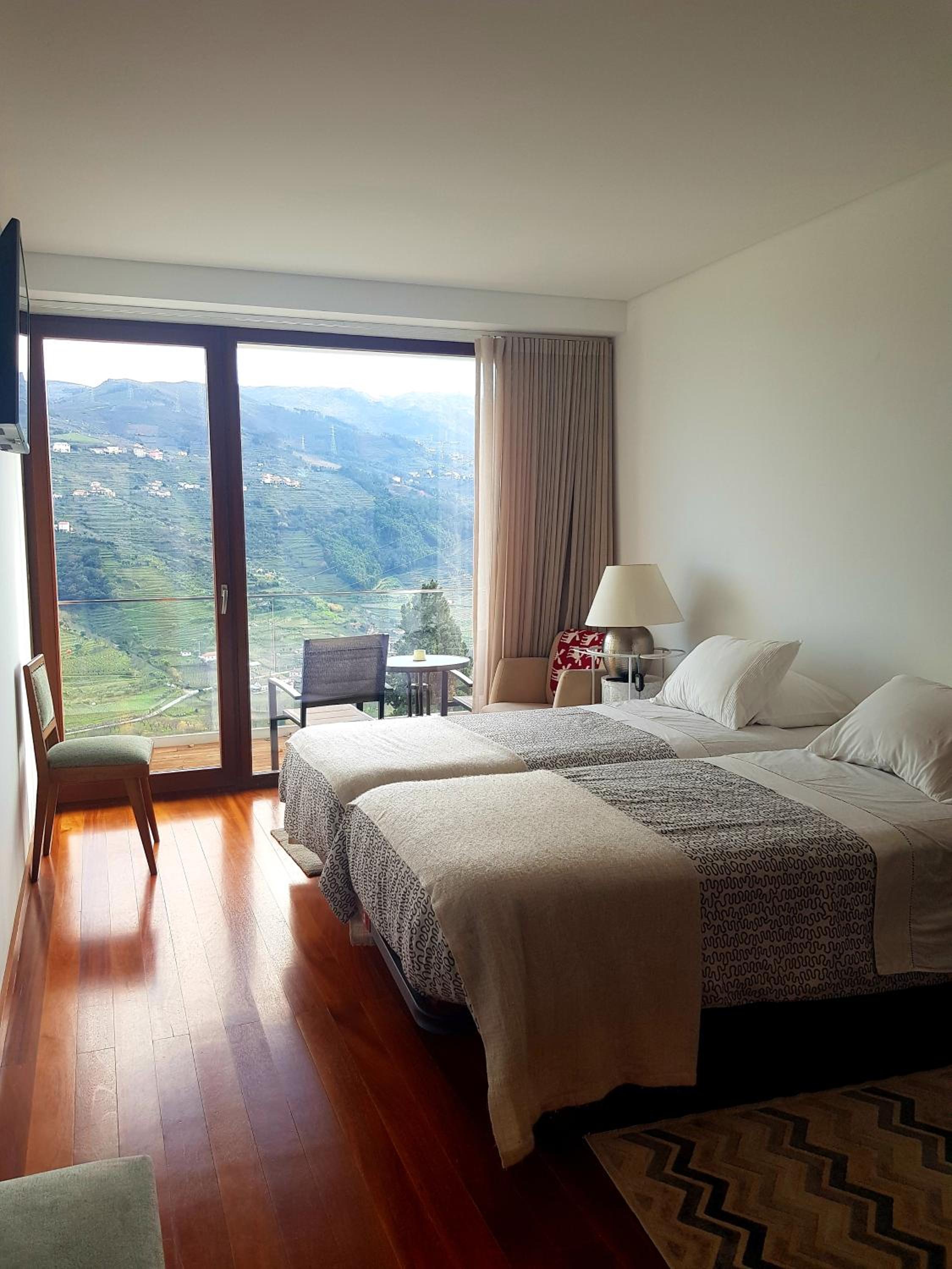 Suite with River View - Photo 9