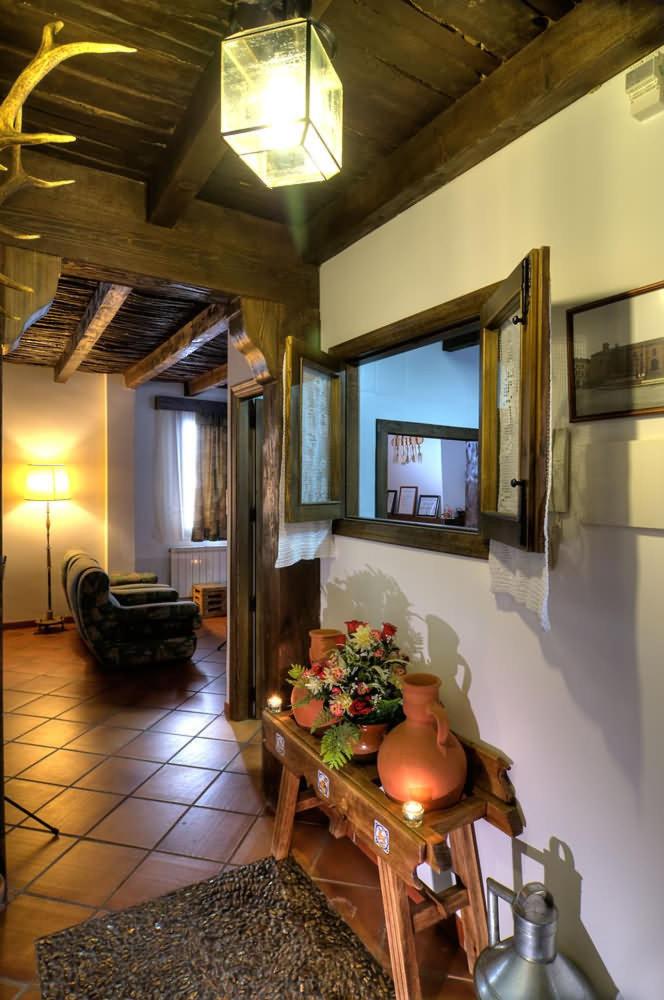 Six-Bedroom House - Photo 25