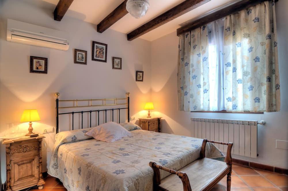 Six-Bedroom House - Photo 22