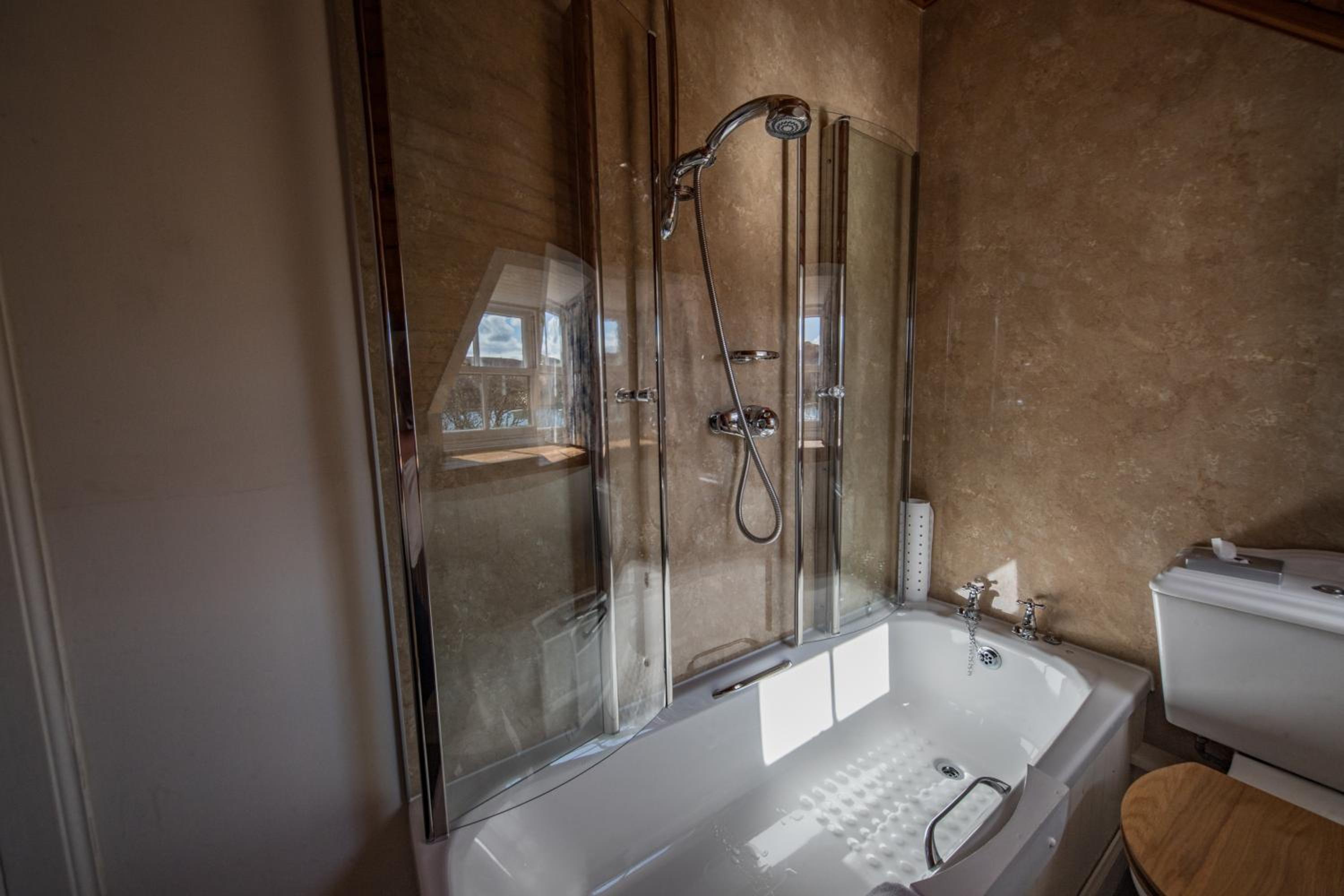 Double Room - Photo 6