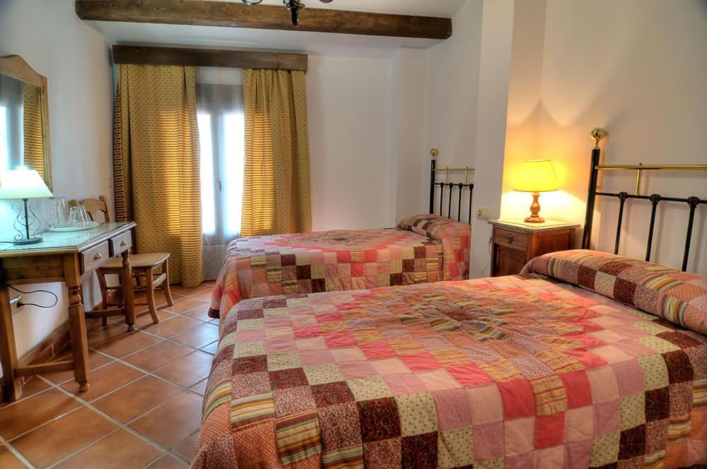 Six-Bedroom House - Photo 34