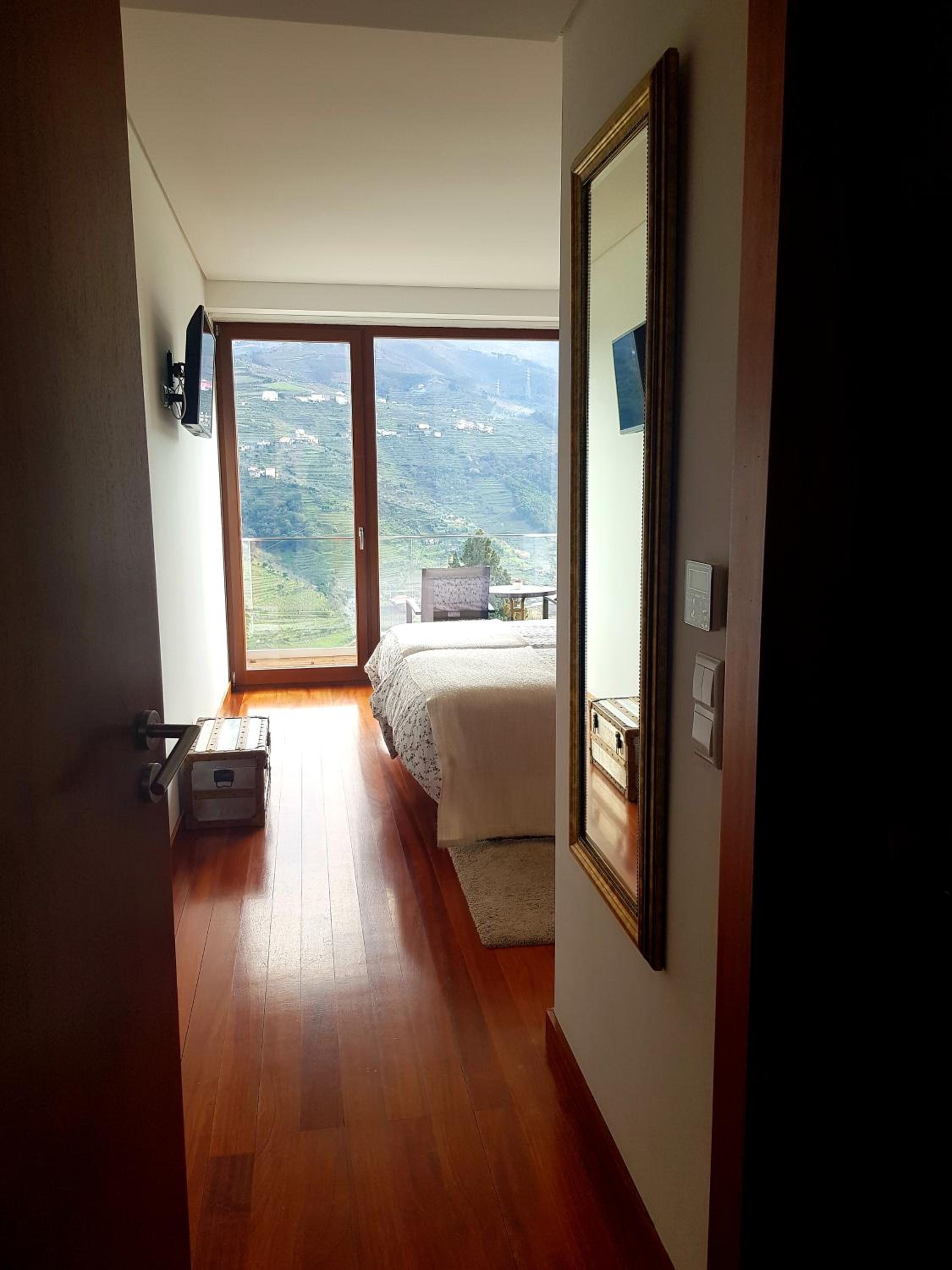 Suite with River View - Photo 7