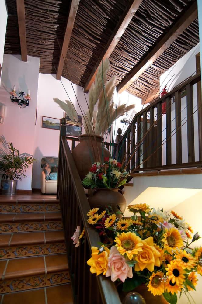 Six-Bedroom House - Photo 16