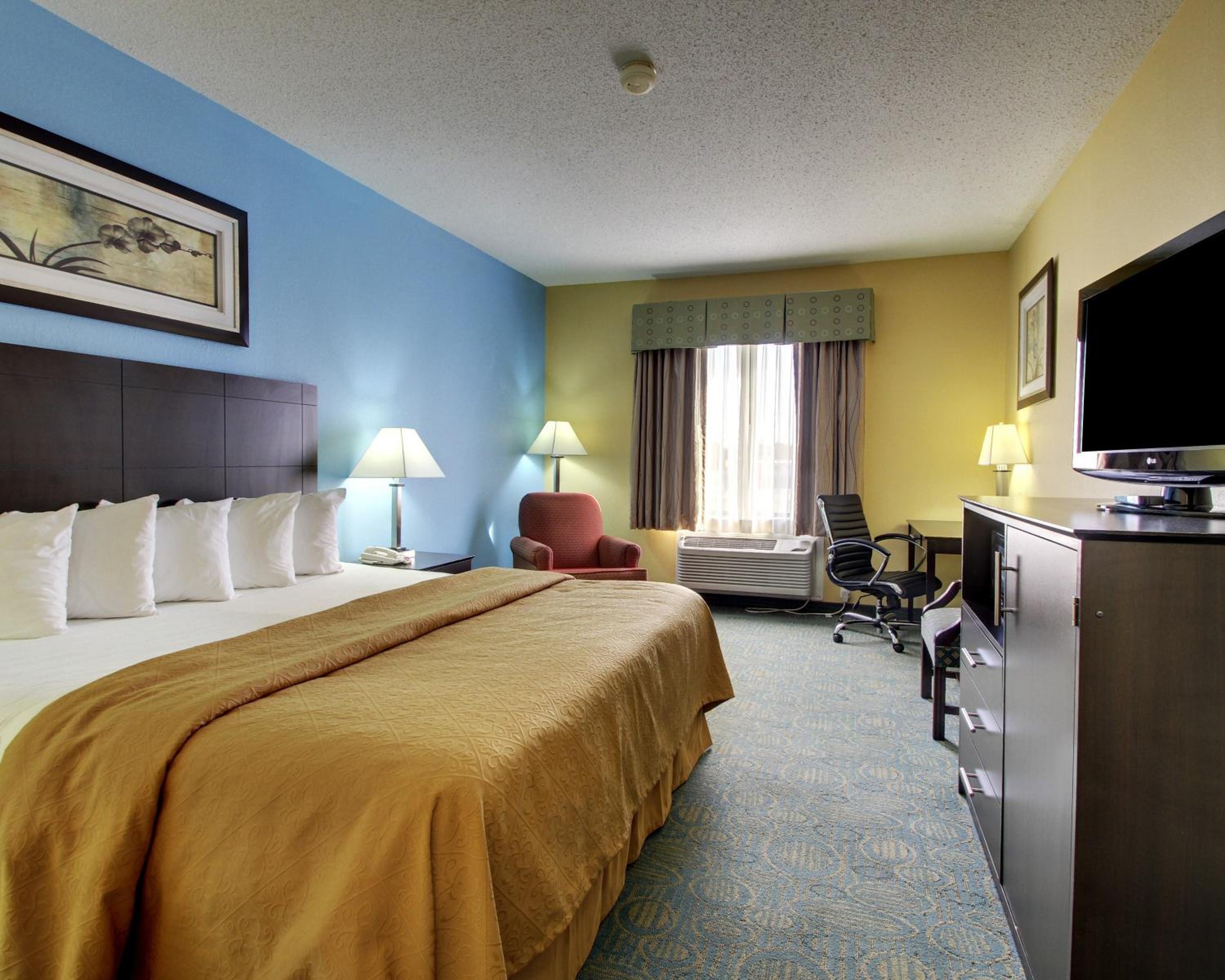 King Room - Non-Smoking - Photo 2