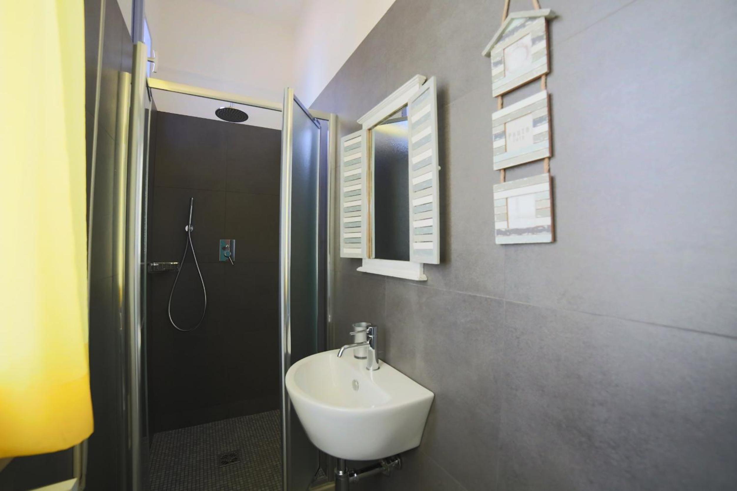 Superior Triple Room (2 Adults + 1 Child) - Photo 6