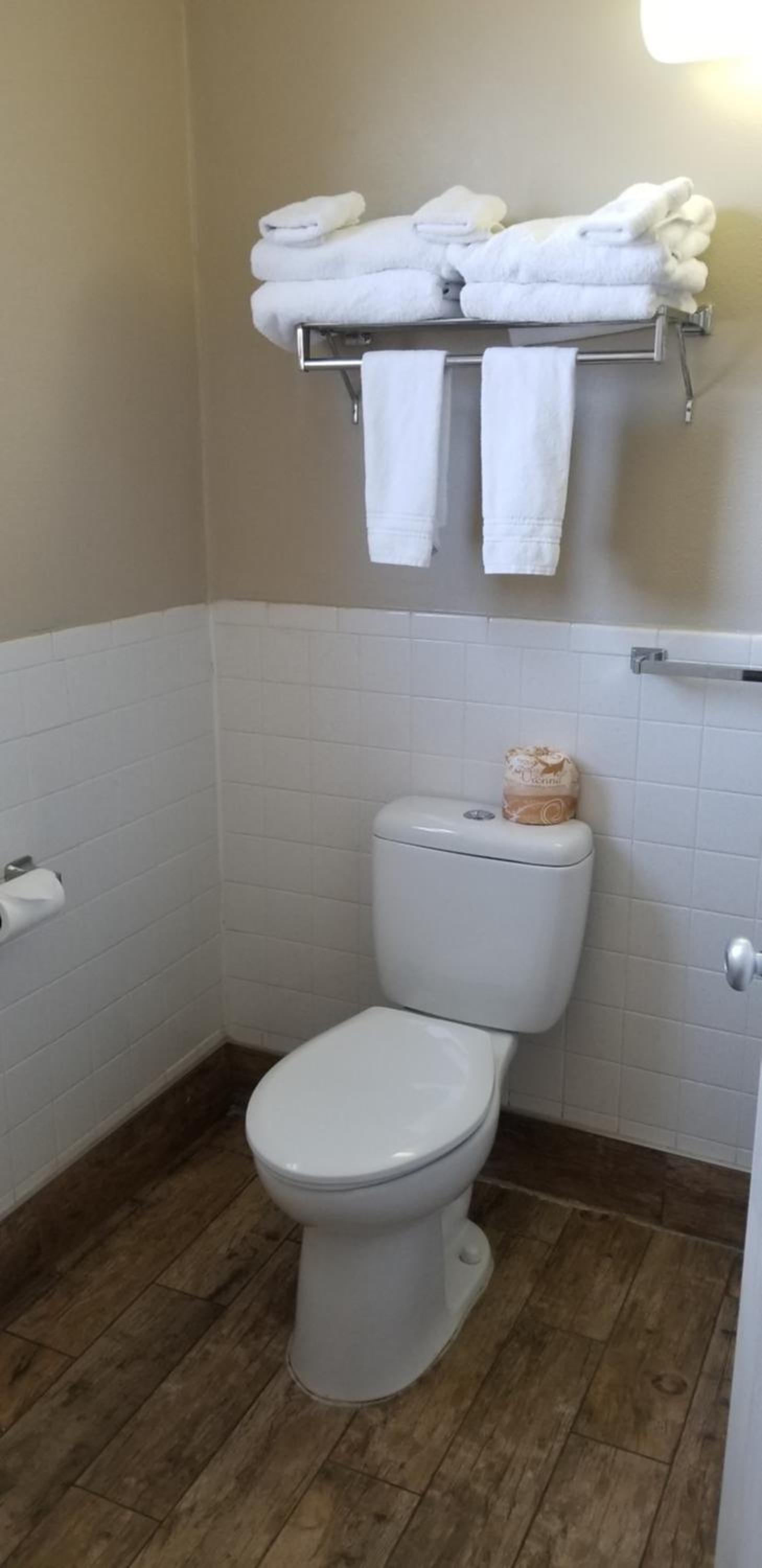 King Room - Pet Friendly/Non-Smoking - Photo 2