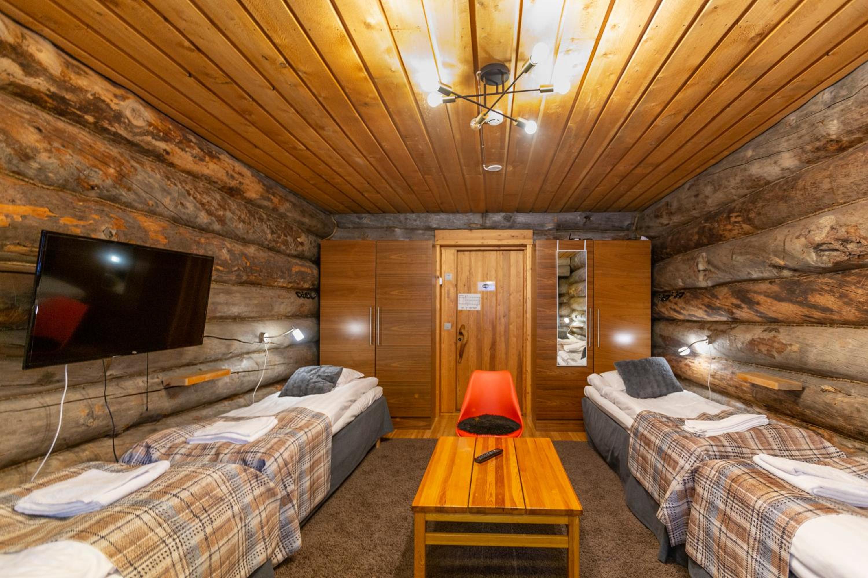 Quadruple Room with Shared Bathroom photo 3
