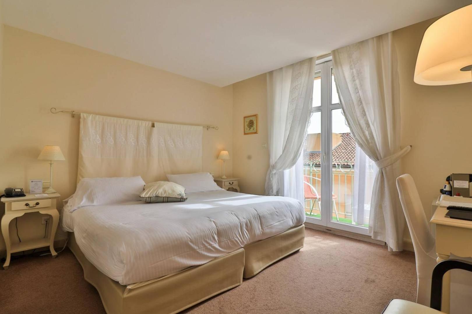 Superior King Room - Photo 5