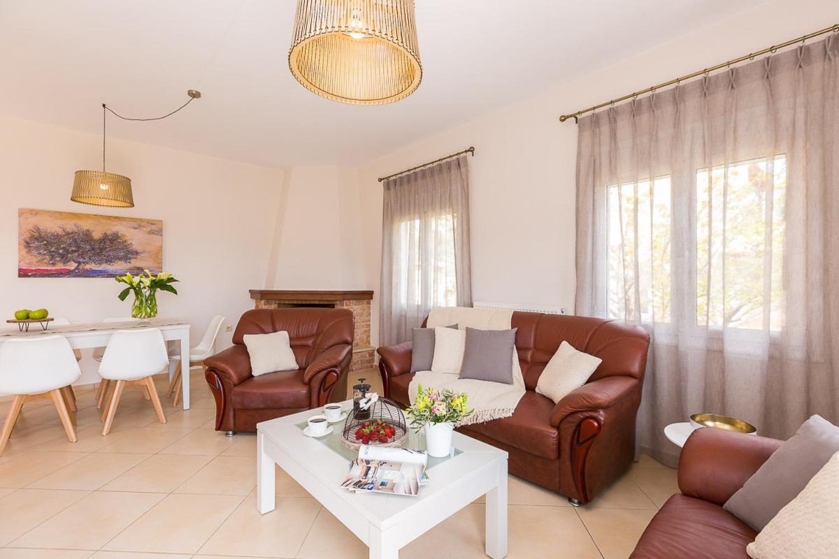 Villa 3 Chambres avec Piscine Privée - Eros