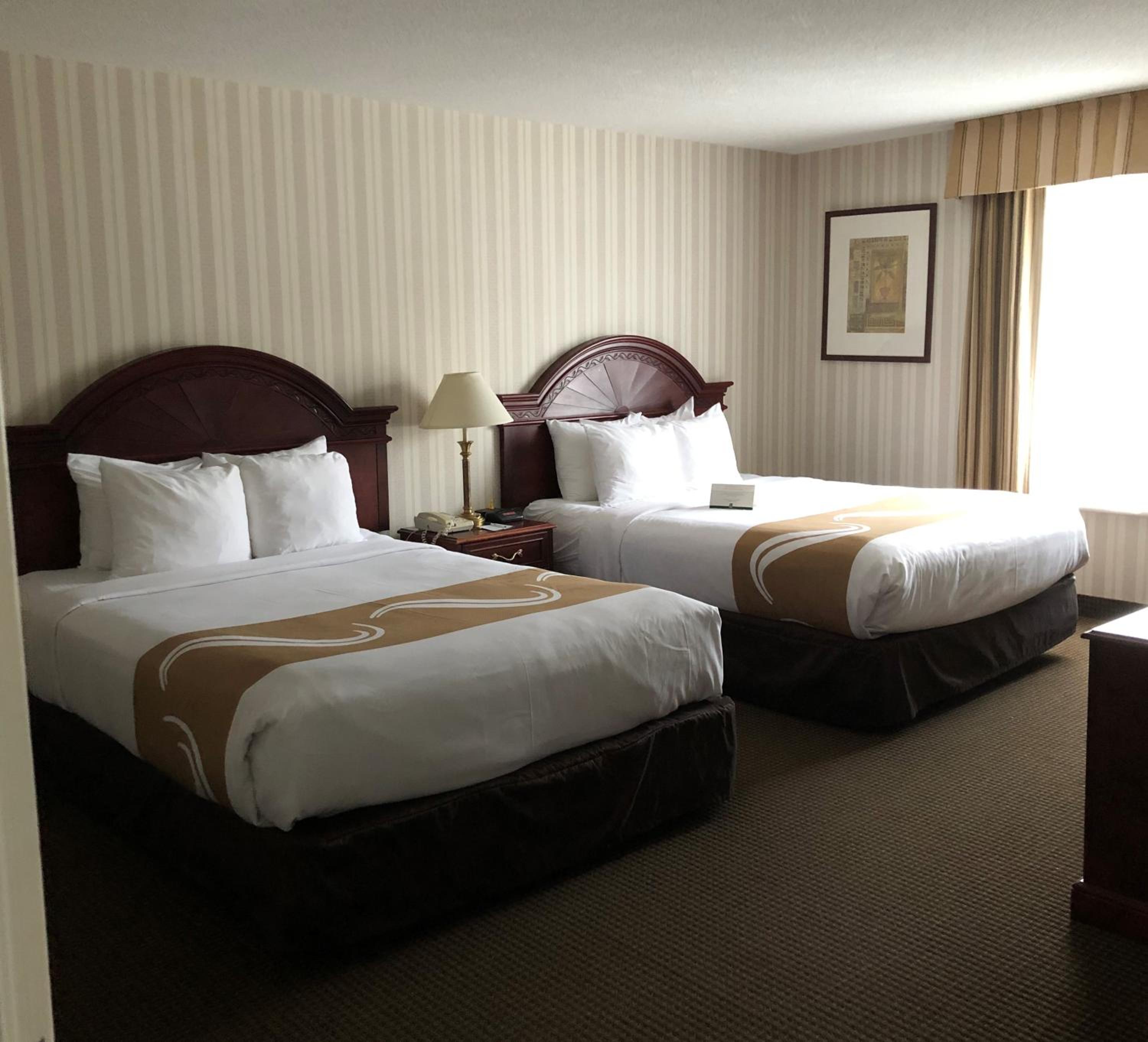 Business Queen Suite - Non-Smoking photo 3