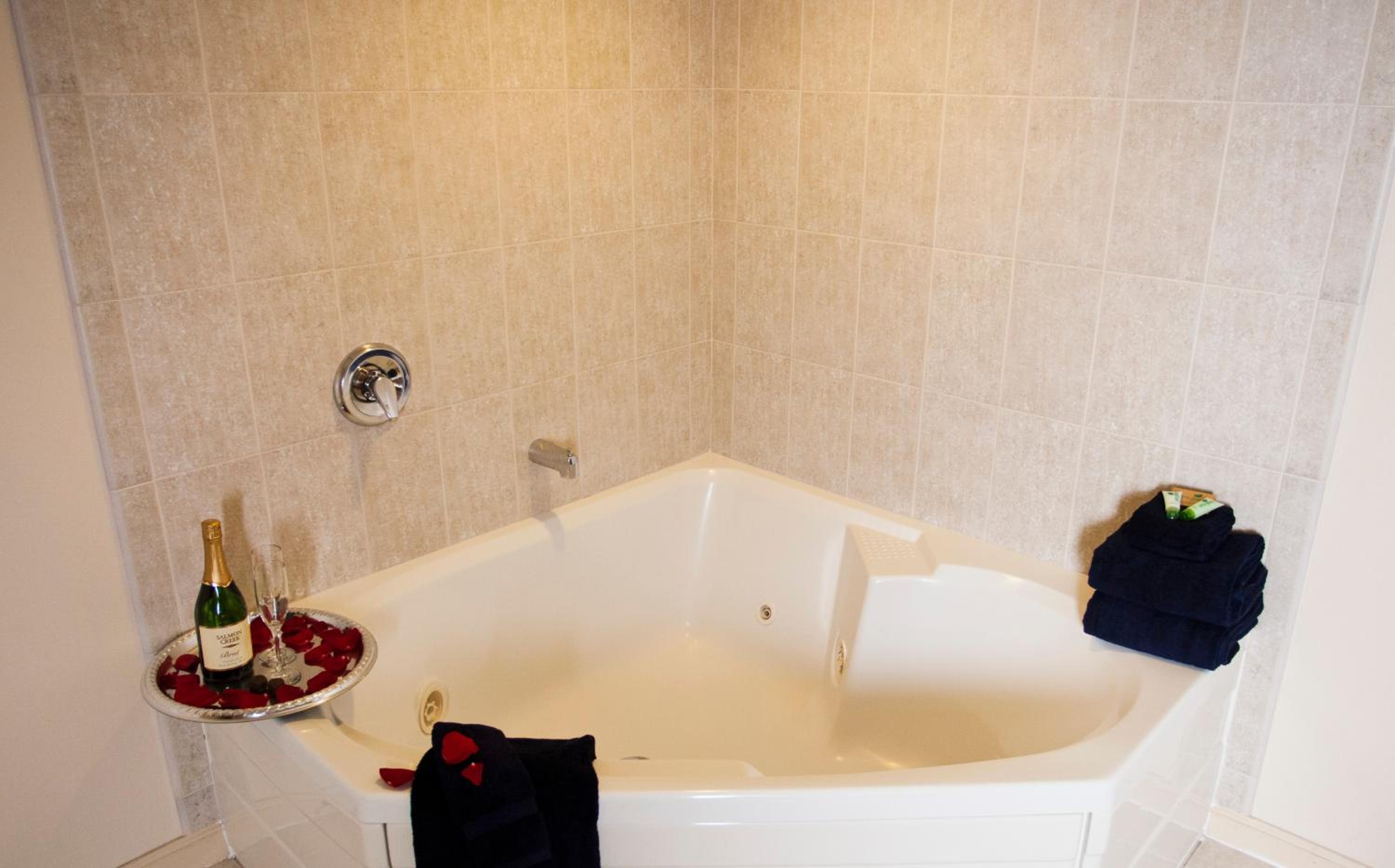 Two-Bedroom Suite - Photo 3
