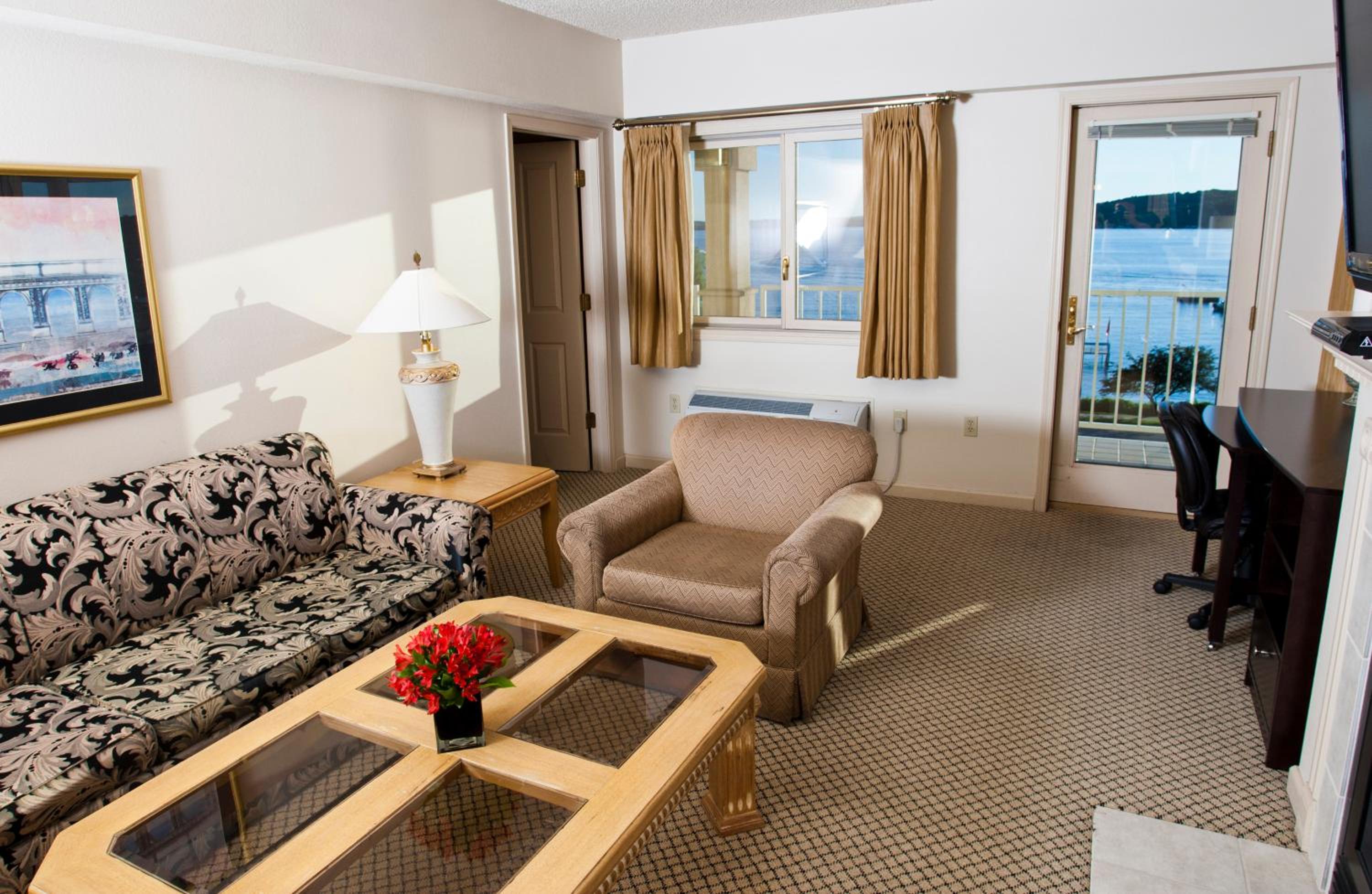 Two-Bedroom Suite - Photo 4