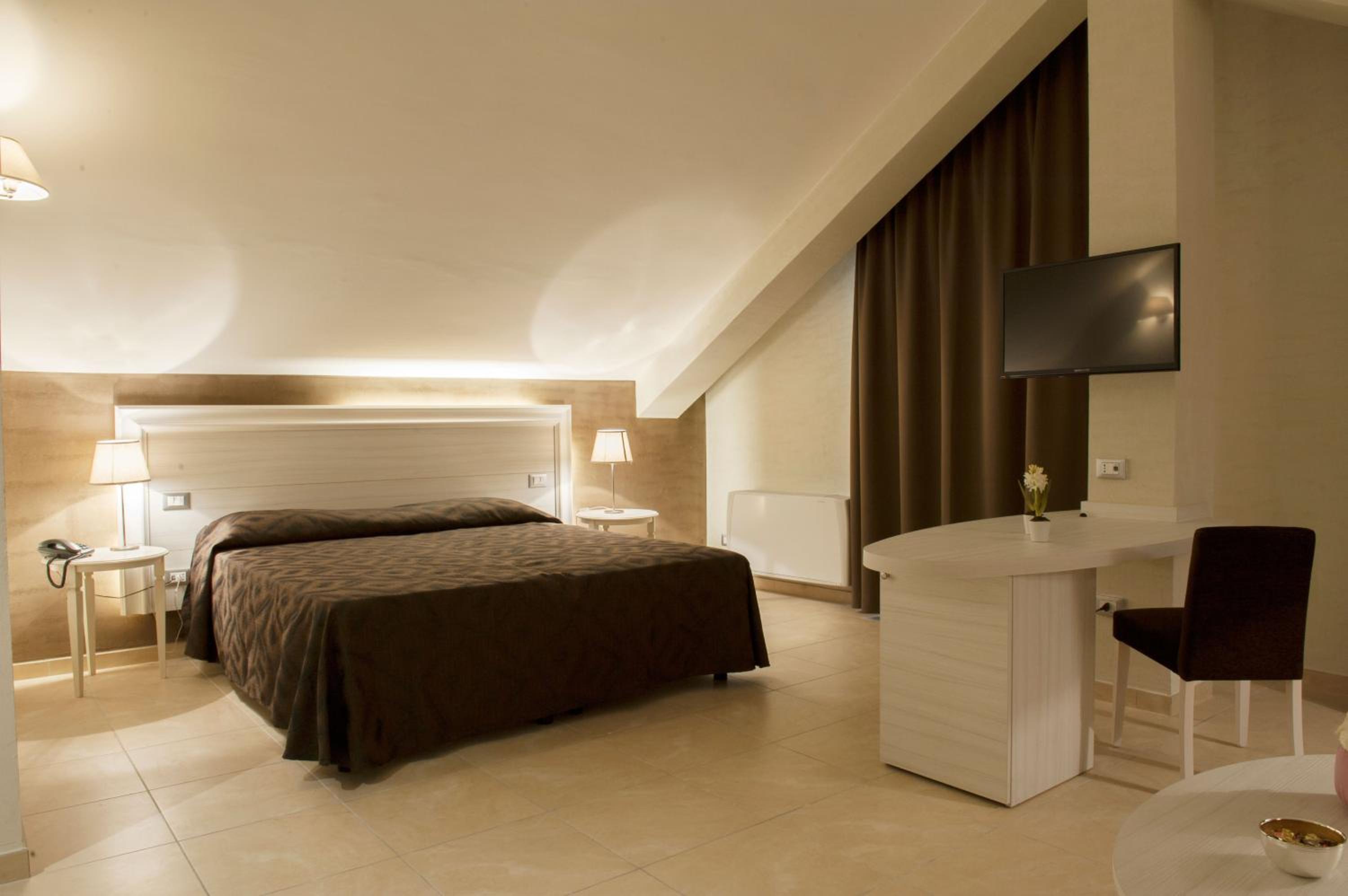 Superior Double or Twin Room - Photo 7