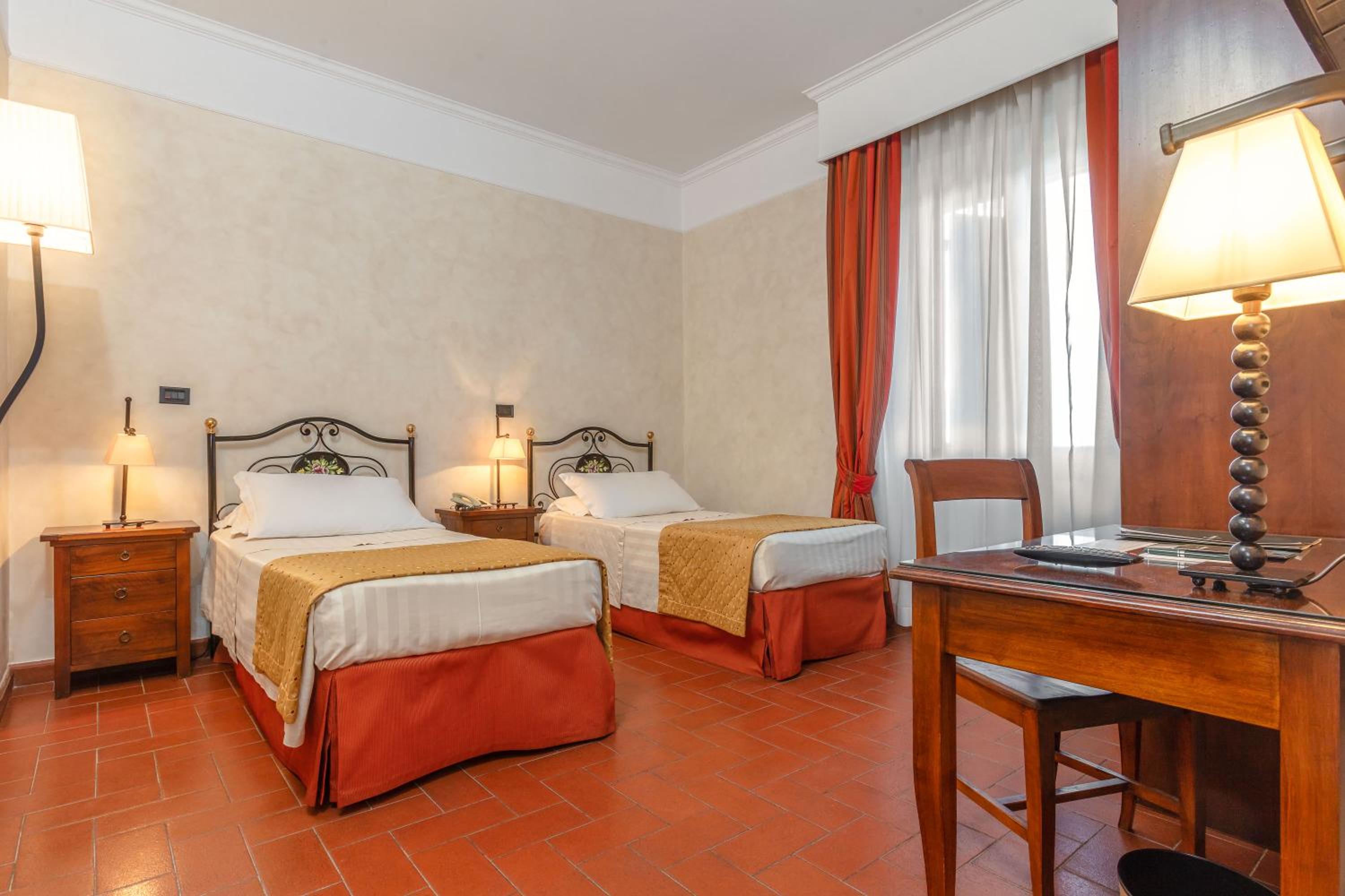 Large Twin Room photo 1