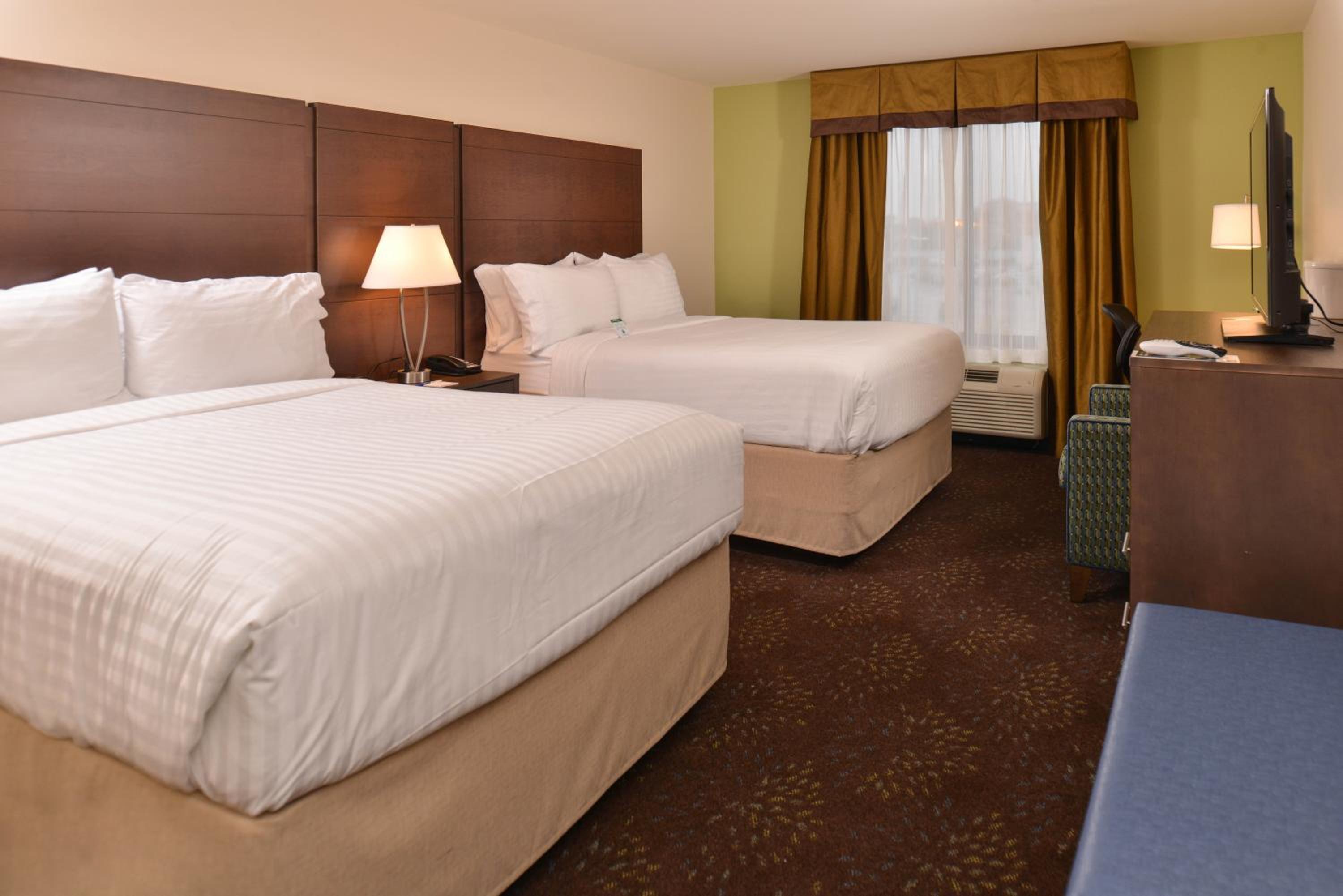 Standard Queen Room with Two Queen Beds