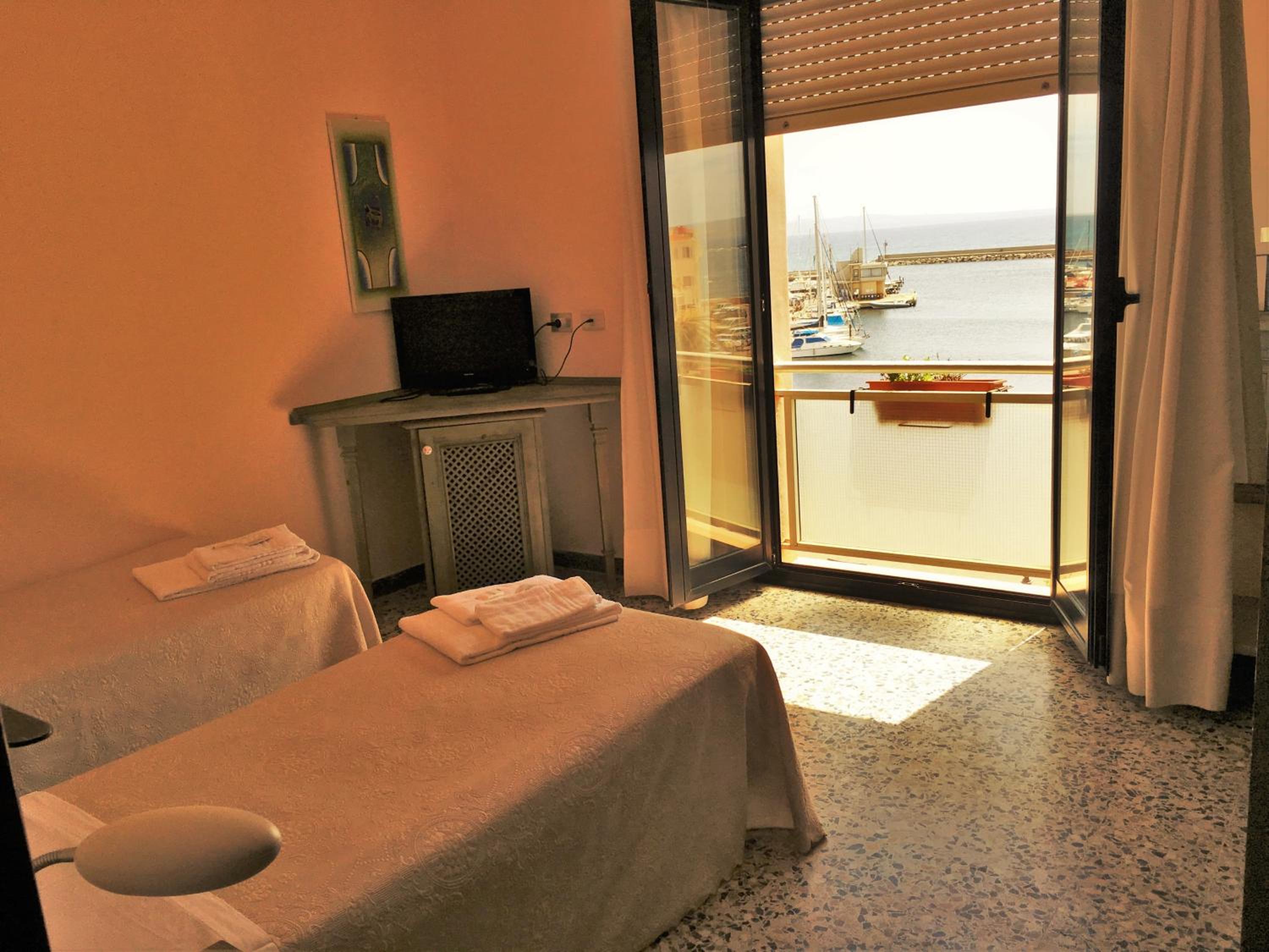 Quadruple Room with Sea View photo 2