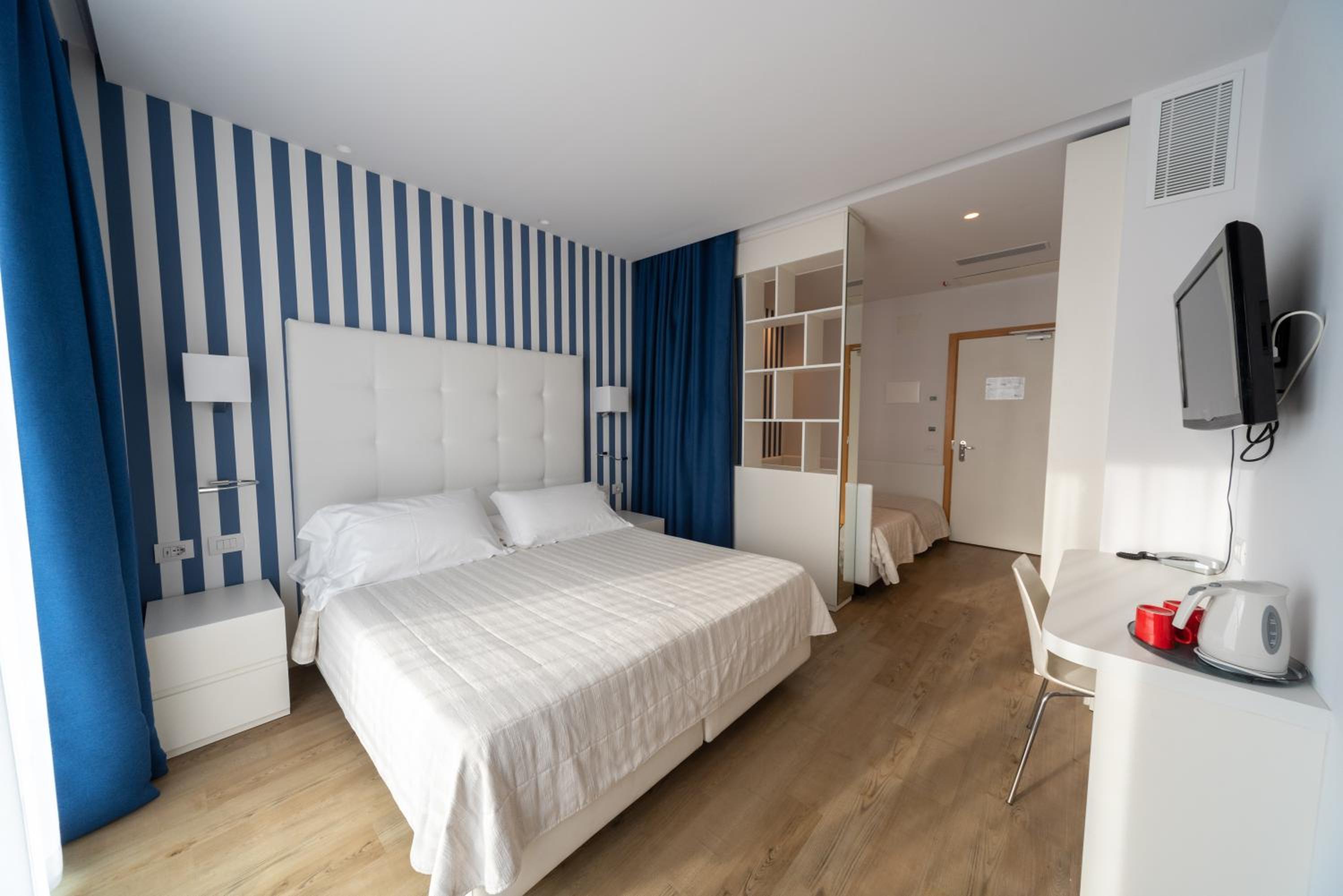 Quadruple Room - Photo 6