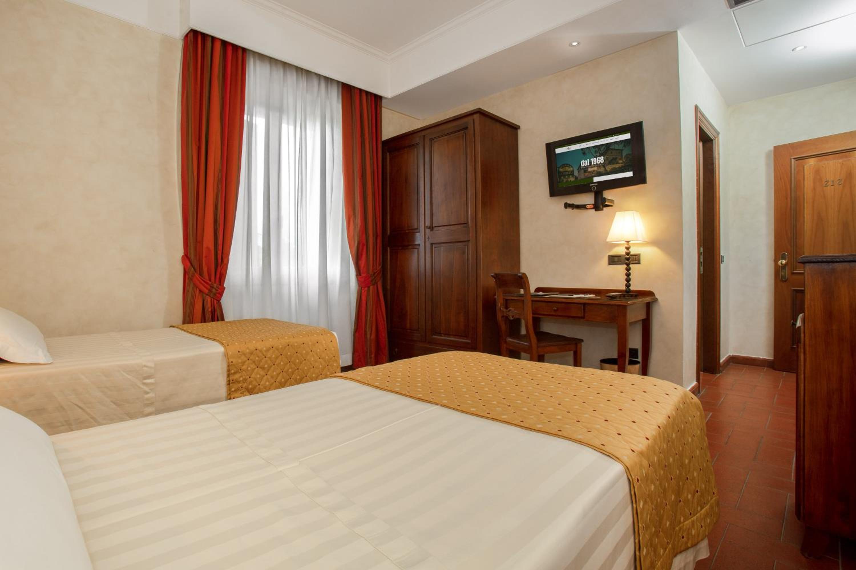 Large Twin Room photo 3