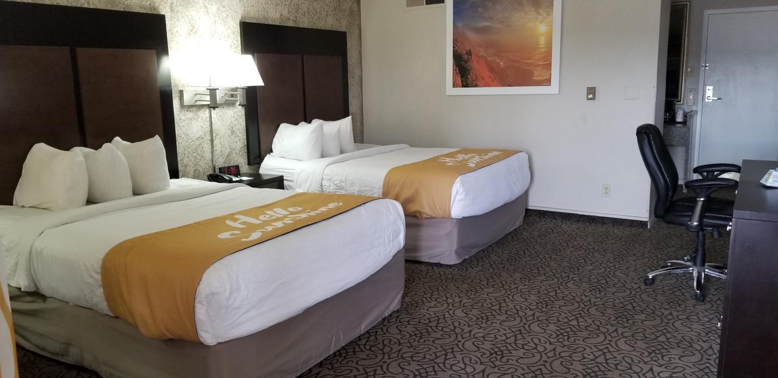 Queen Room With Two Queen Beds - Non-Smoking - Photo 1