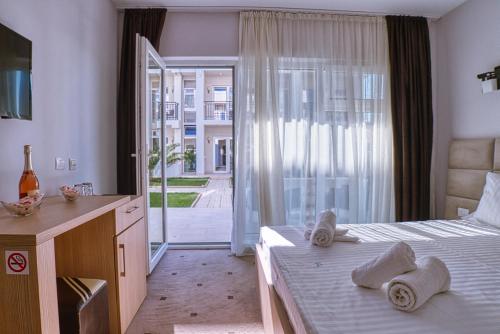 Triple Room with Terrace photo 3