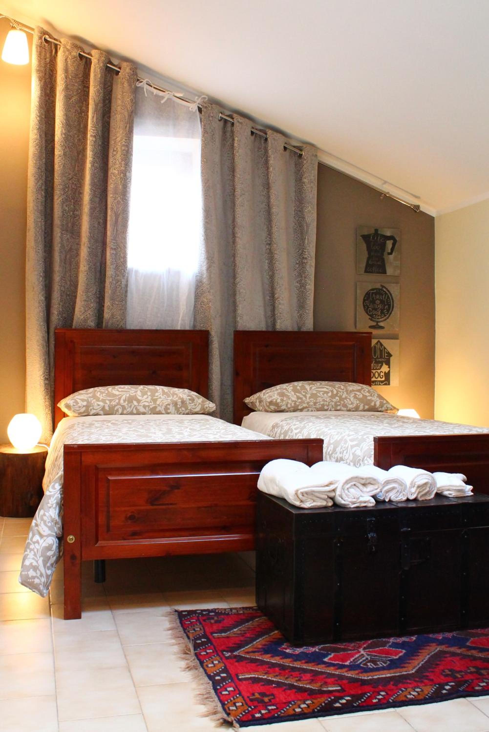 Two-Bedroom House - Photo 2