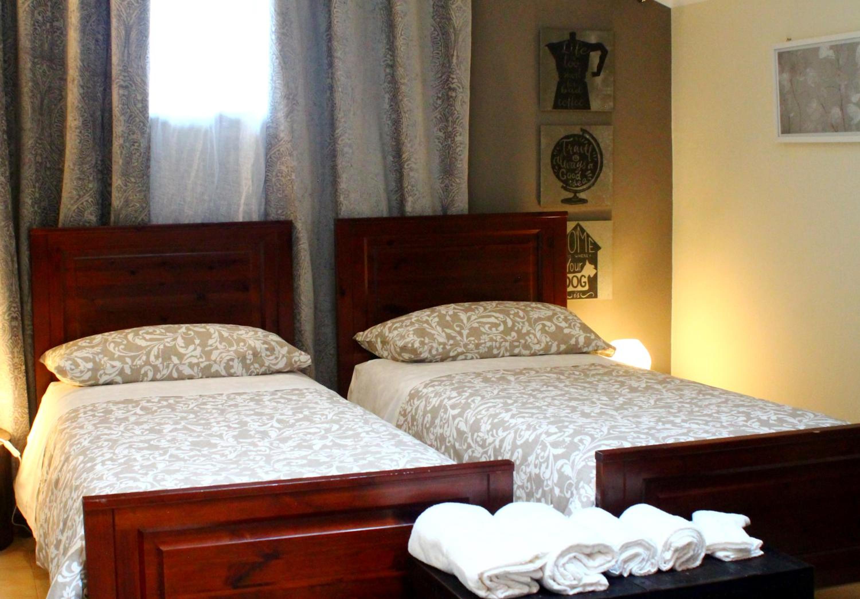 Two-Bedroom House - Photo 17
